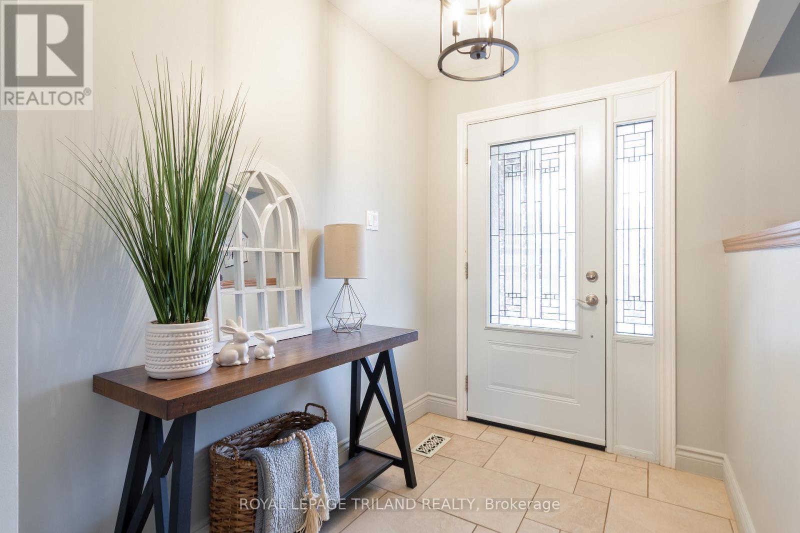 












379 SHERWOOD AVENUE

,
Central Elgin (Belmont),




Ontario
N0L1B0

