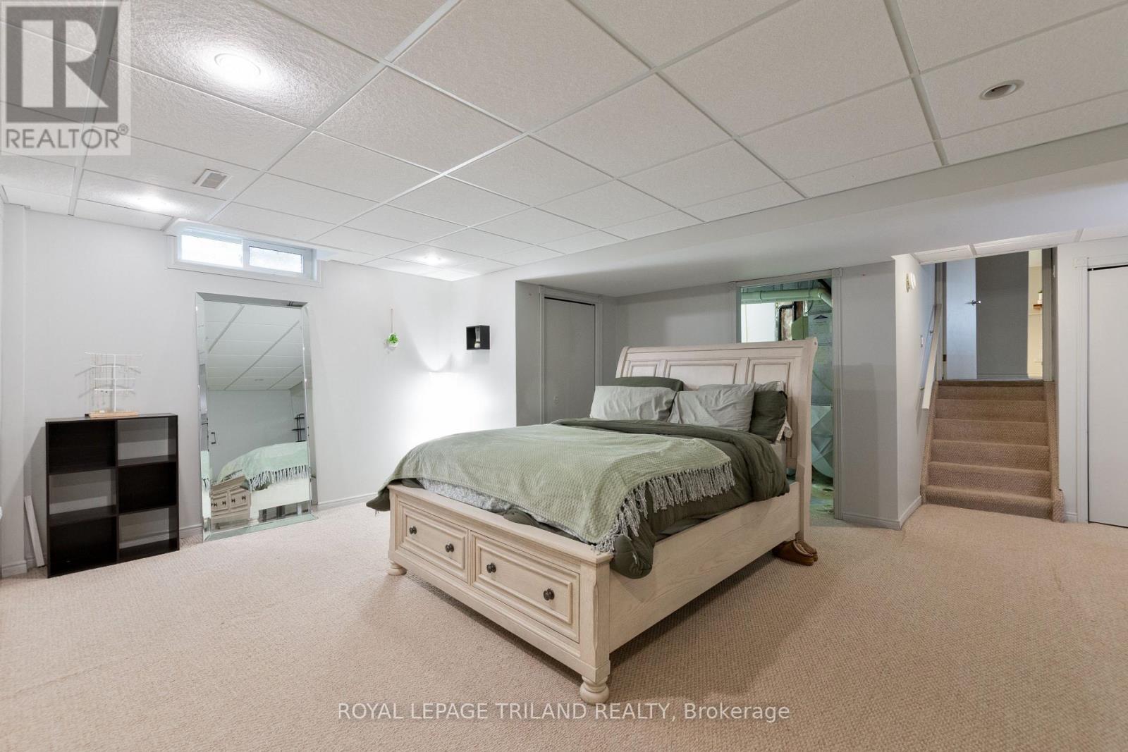 












379 SHERWOOD AVENUE

,
Central Elgin (Belmont),




Ontario
N0L1B0

