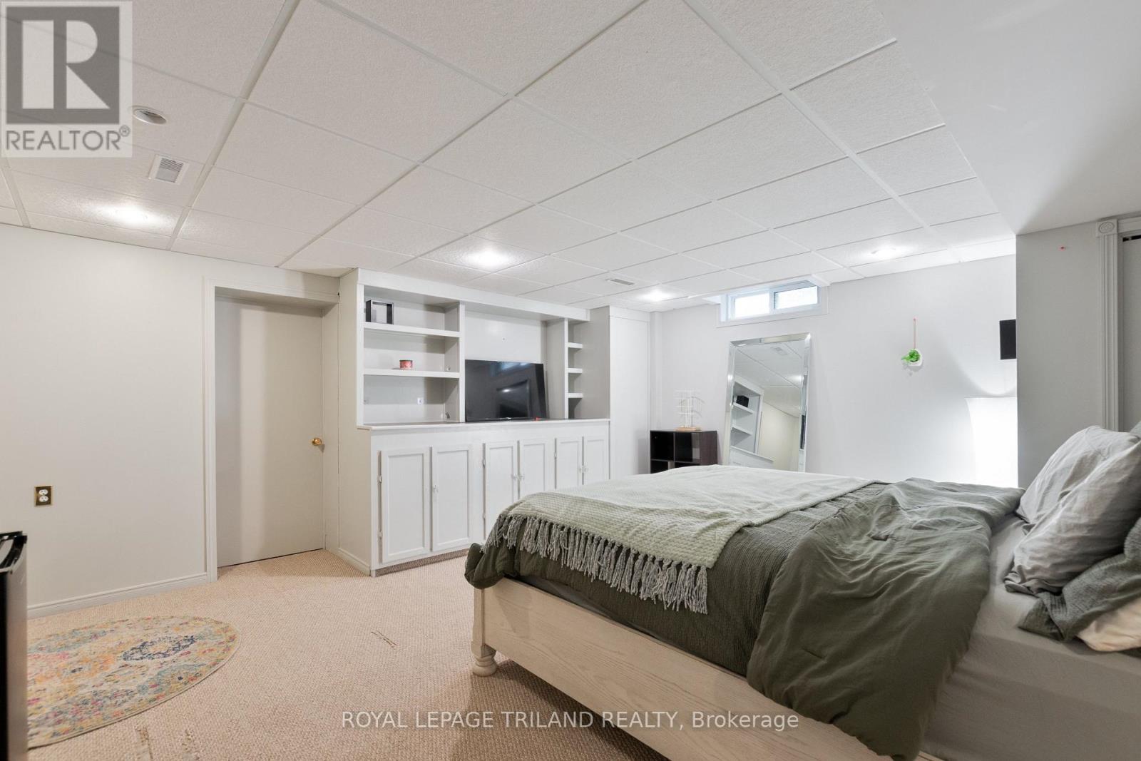 












379 SHERWOOD AVENUE

,
Central Elgin (Belmont),




Ontario
N0L1B0

