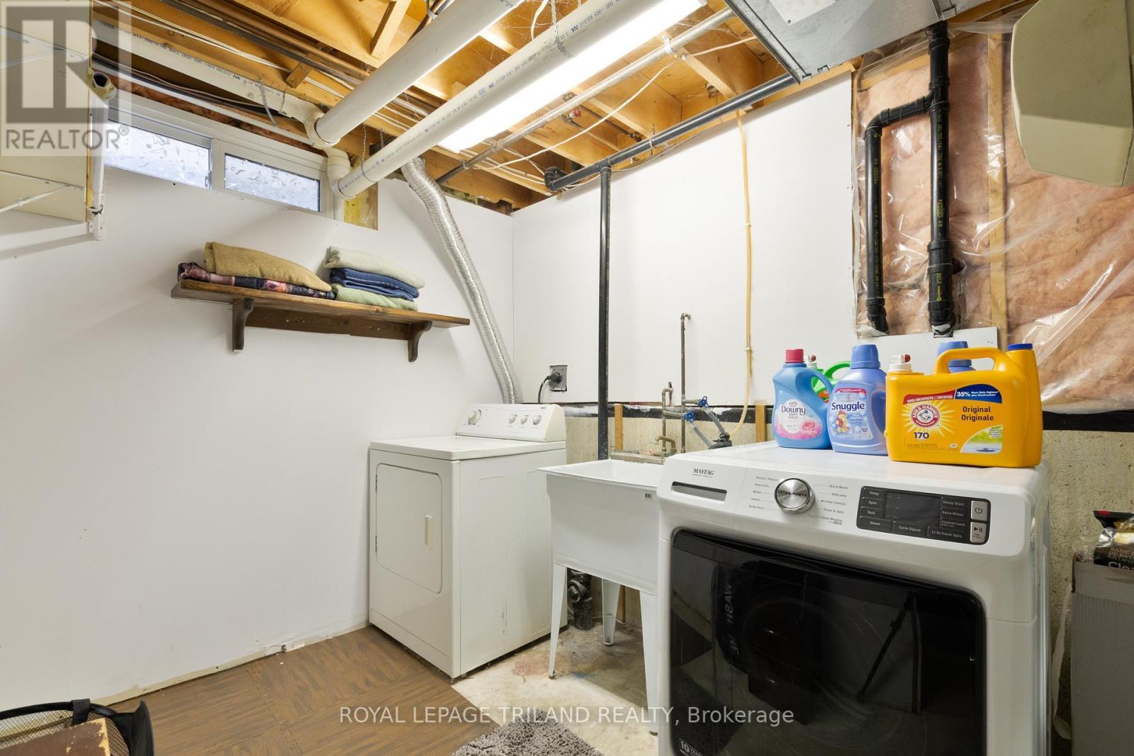 












379 SHERWOOD AVENUE

,
Central Elgin (Belmont),




Ontario
N0L1B0

