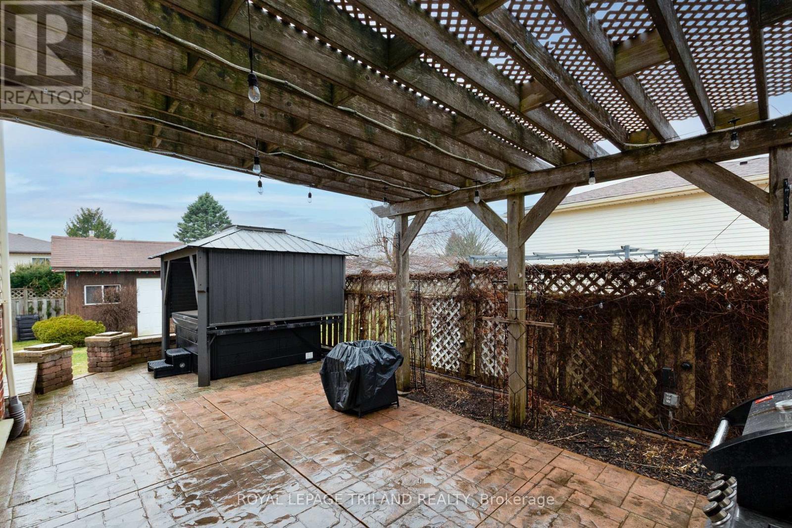 












379 SHERWOOD AVENUE

,
Central Elgin (Belmont),




Ontario
N0L1B0

