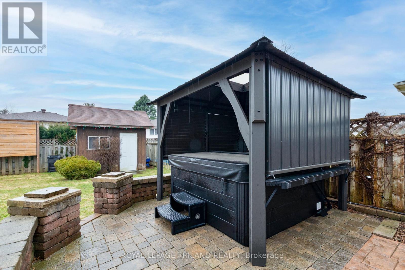 












379 SHERWOOD AVENUE

,
Central Elgin (Belmont),




Ontario
N0L1B0

