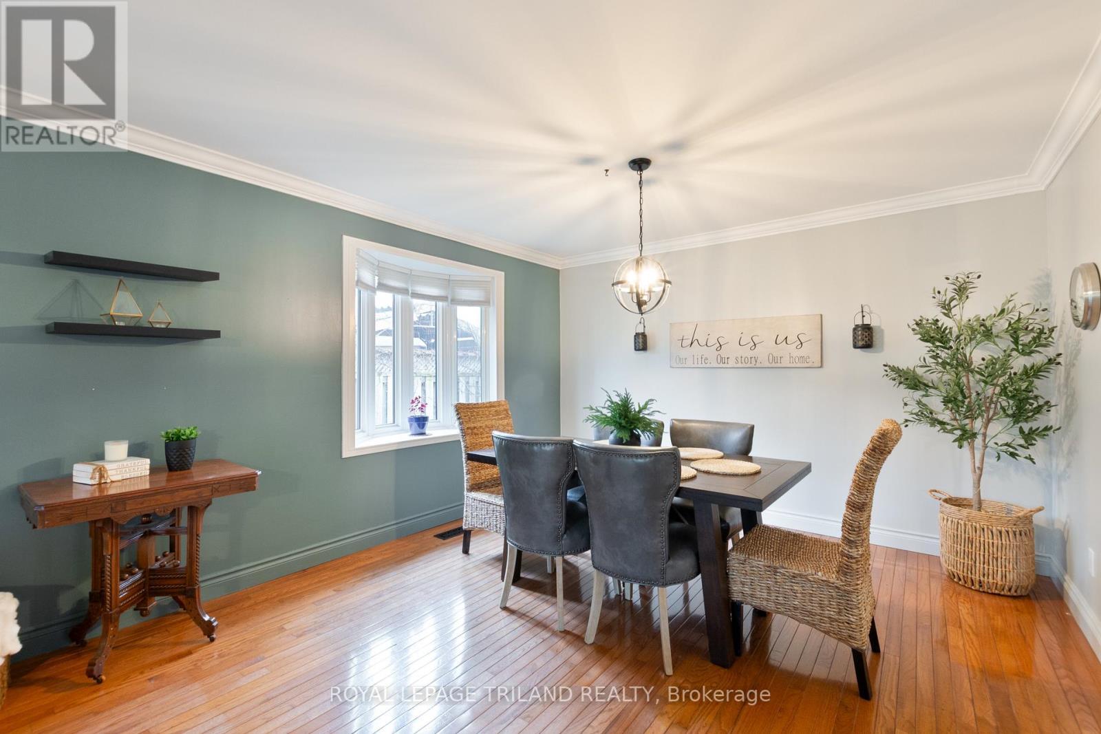 












379 SHERWOOD AVENUE

,
Central Elgin (Belmont),




Ontario
N0L1B0

