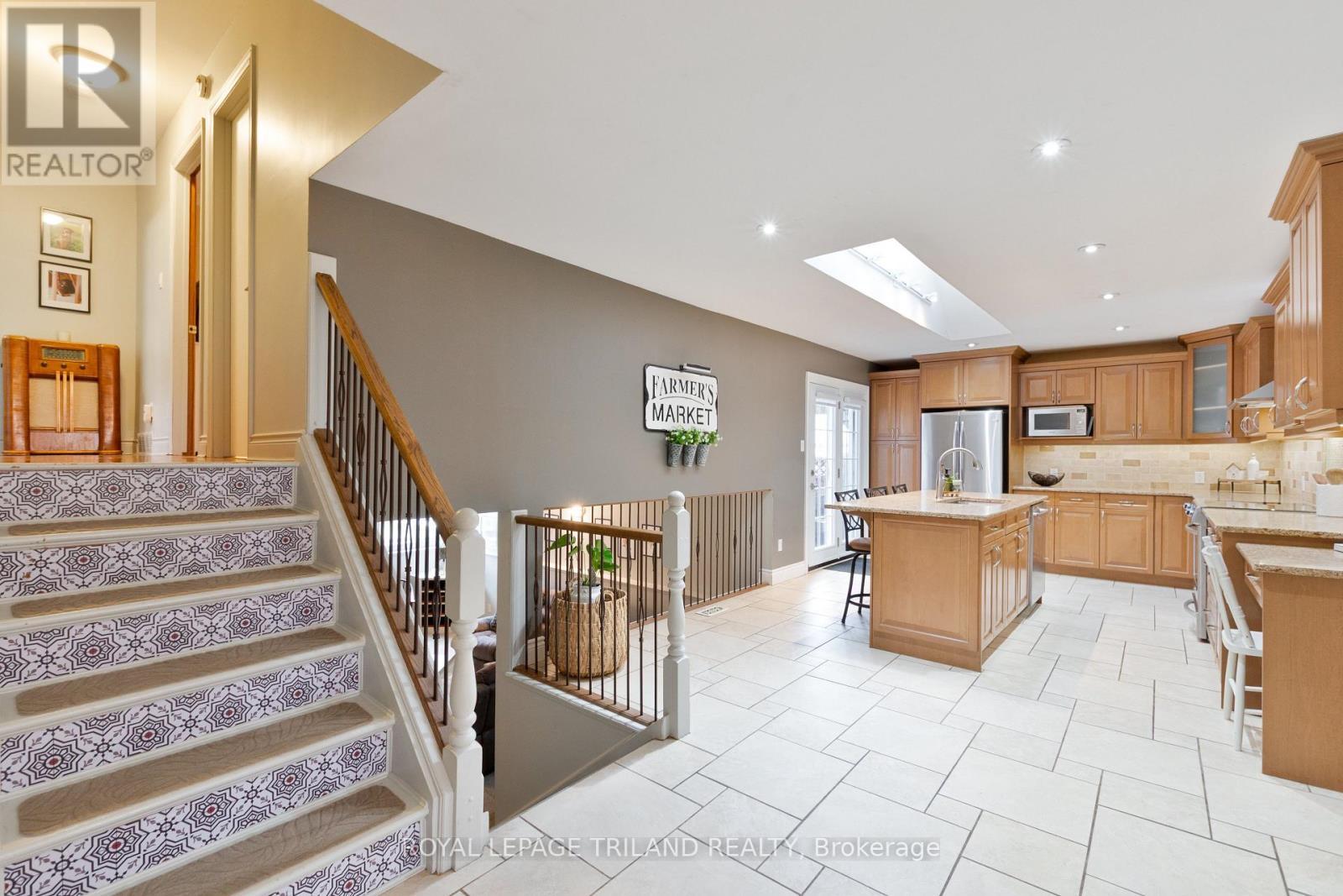 












379 SHERWOOD AVENUE

,
Central Elgin (Belmont),




Ontario
N0L1B0

