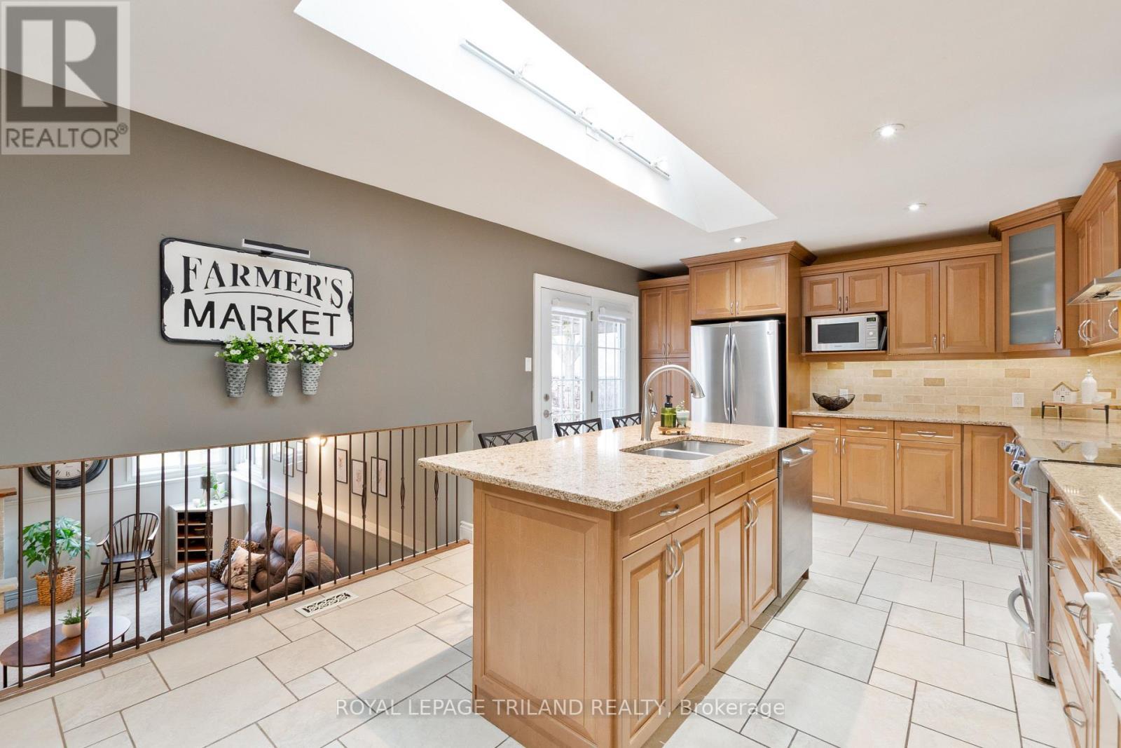 












379 SHERWOOD AVENUE

,
Central Elgin (Belmont),




Ontario
N0L1B0

