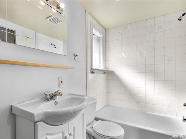 









3940


Boul. Lévesque O.

,
Laval (Chomedey),




QC
H7W2N9

