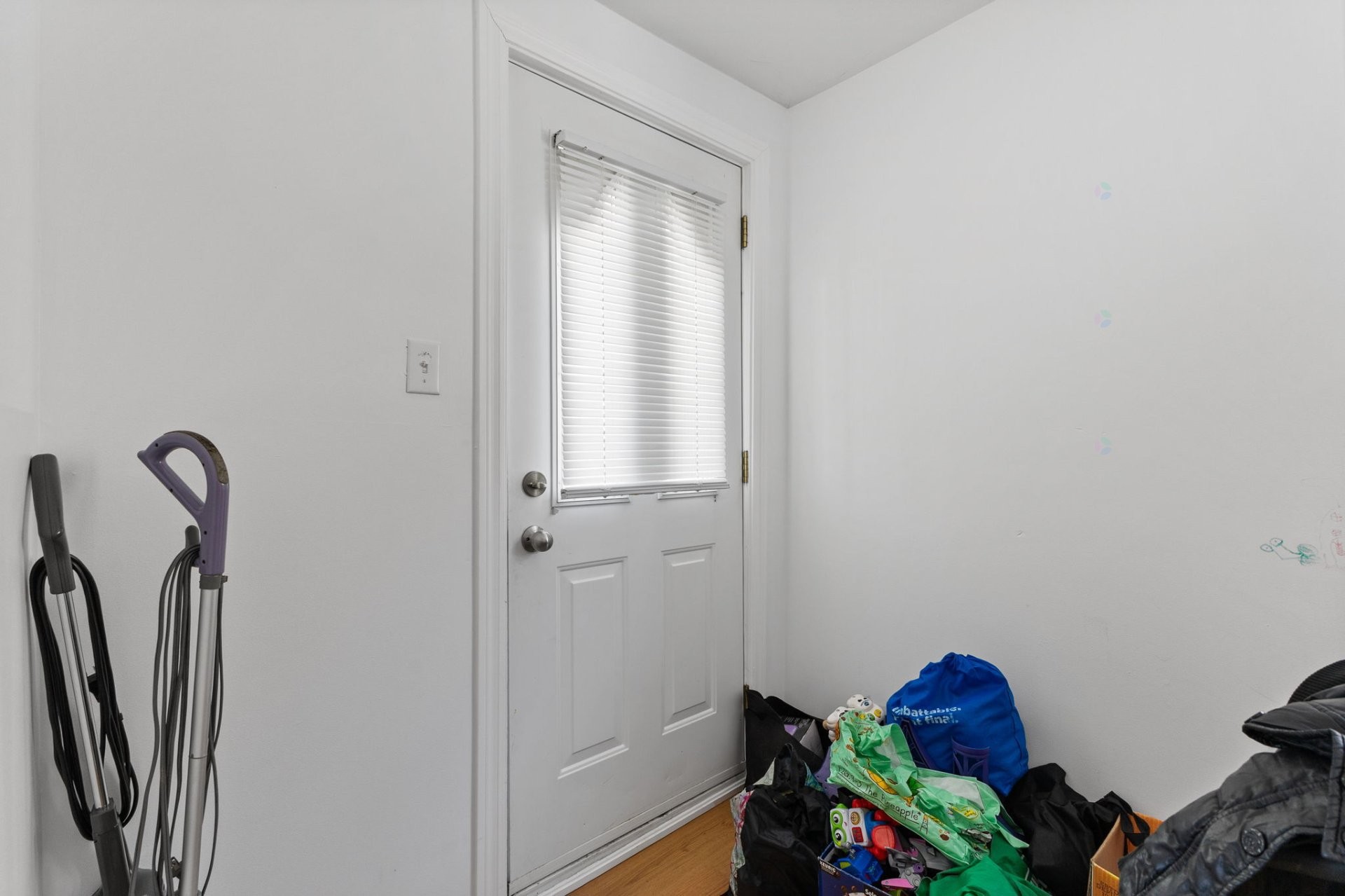 









12


Rue Charlevoix

,
Gatineau (Hull),




QC
J8X1P1

