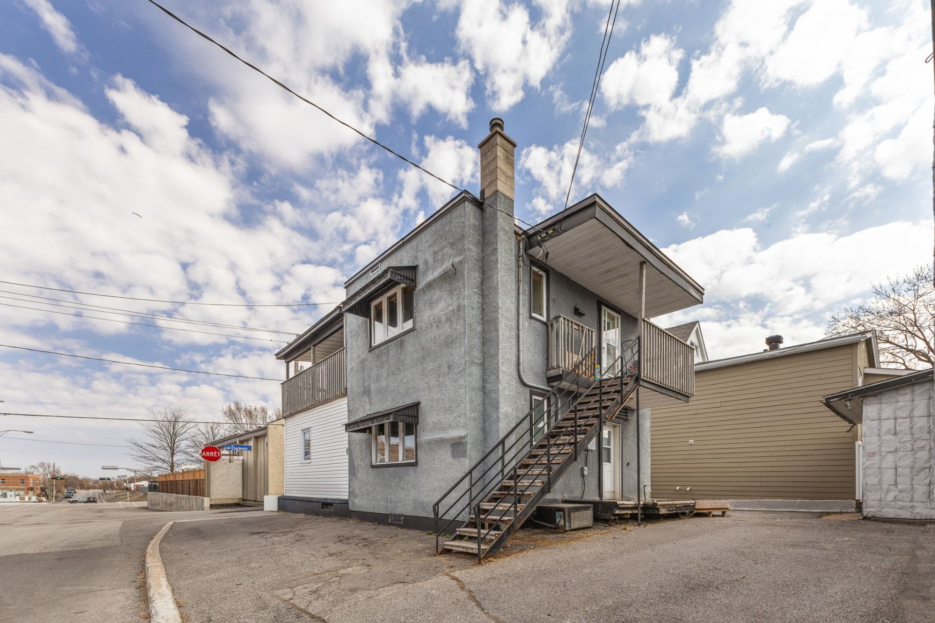 









12


Rue Charlevoix

,
Gatineau (Hull),




QC
J8X1P1

