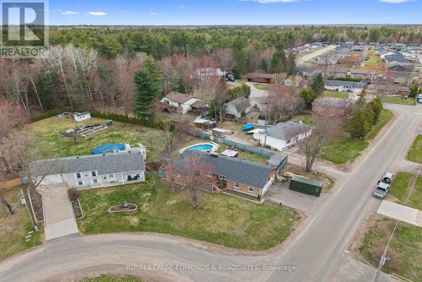 












58 HILDA STREET

,
Petawawa,




Ontario
K8H2Z5

