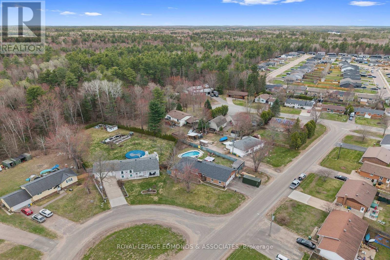 












58 HILDA STREET

,
Petawawa,




Ontario
K8H2Z5

