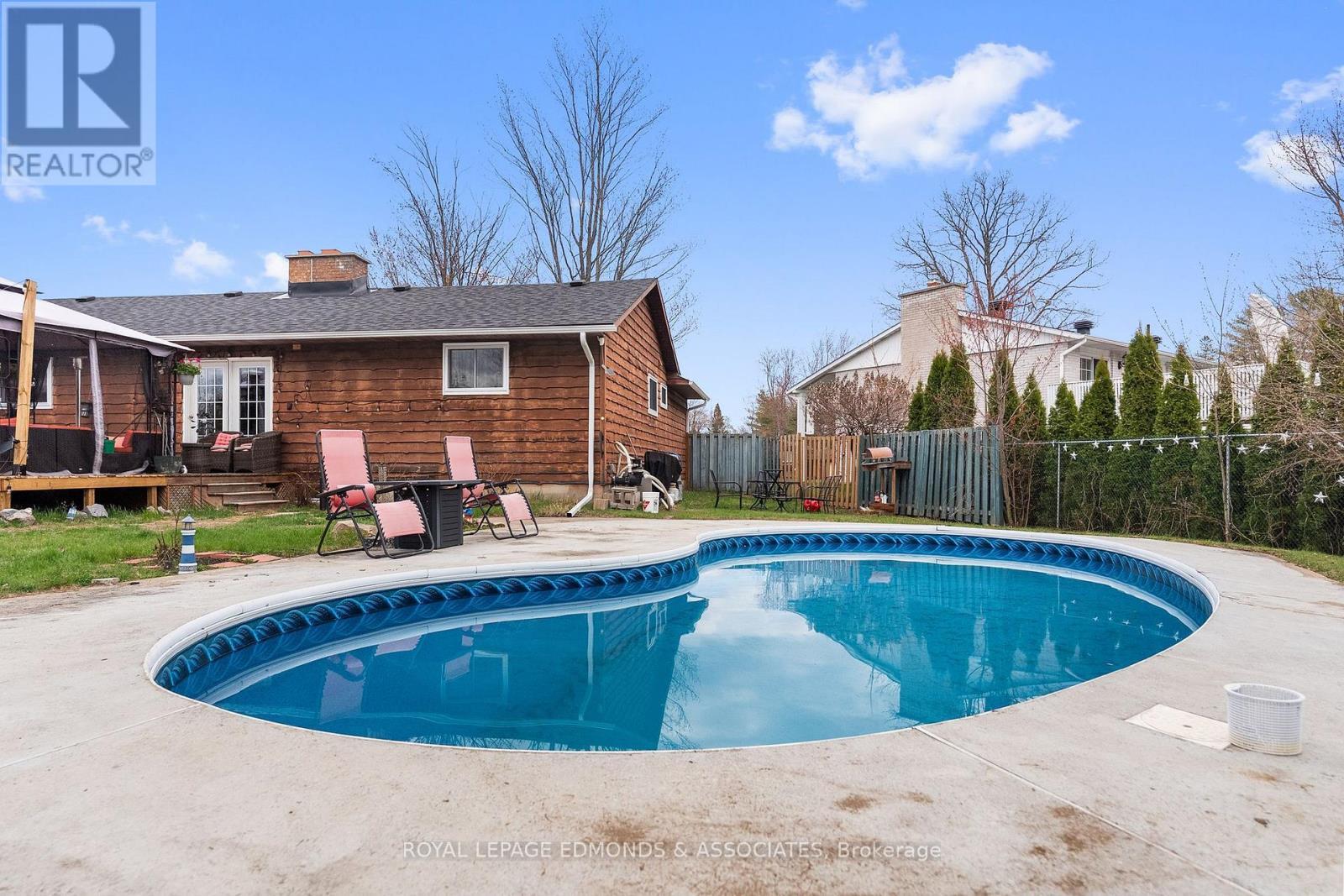 












58 HILDA STREET

,
Petawawa,




Ontario
K8H2Z5

