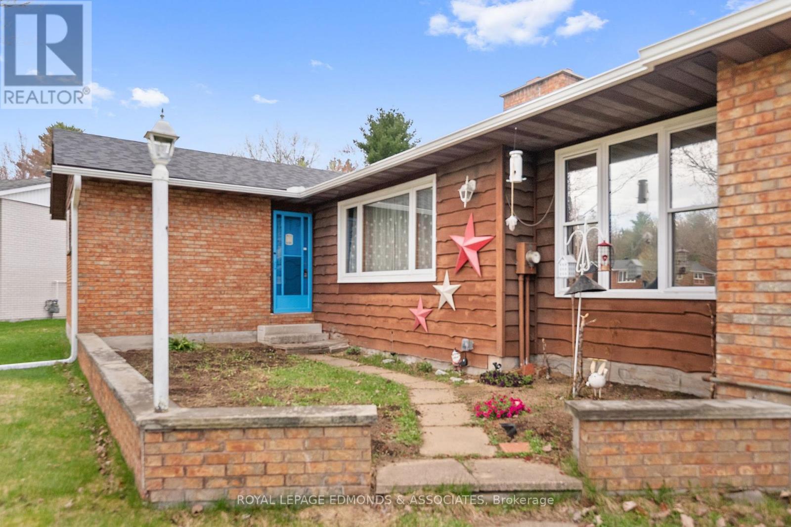 












58 HILDA STREET

,
Petawawa,




Ontario
K8H2Z5

