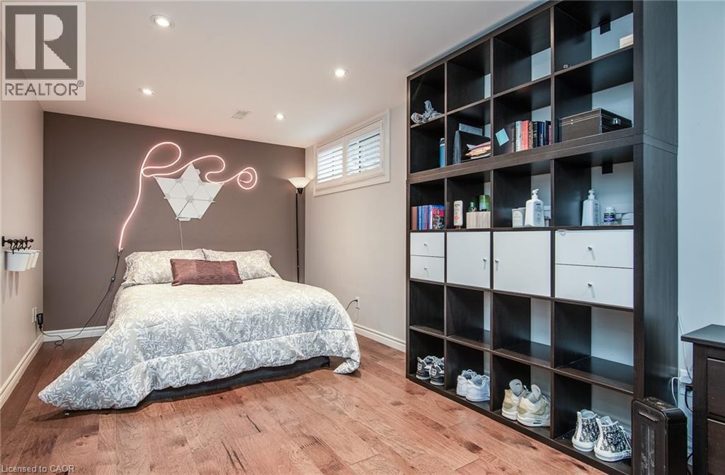 












236 DARTMOOR Crescent

,
Waterloo,




Ontario
N2K2S9

