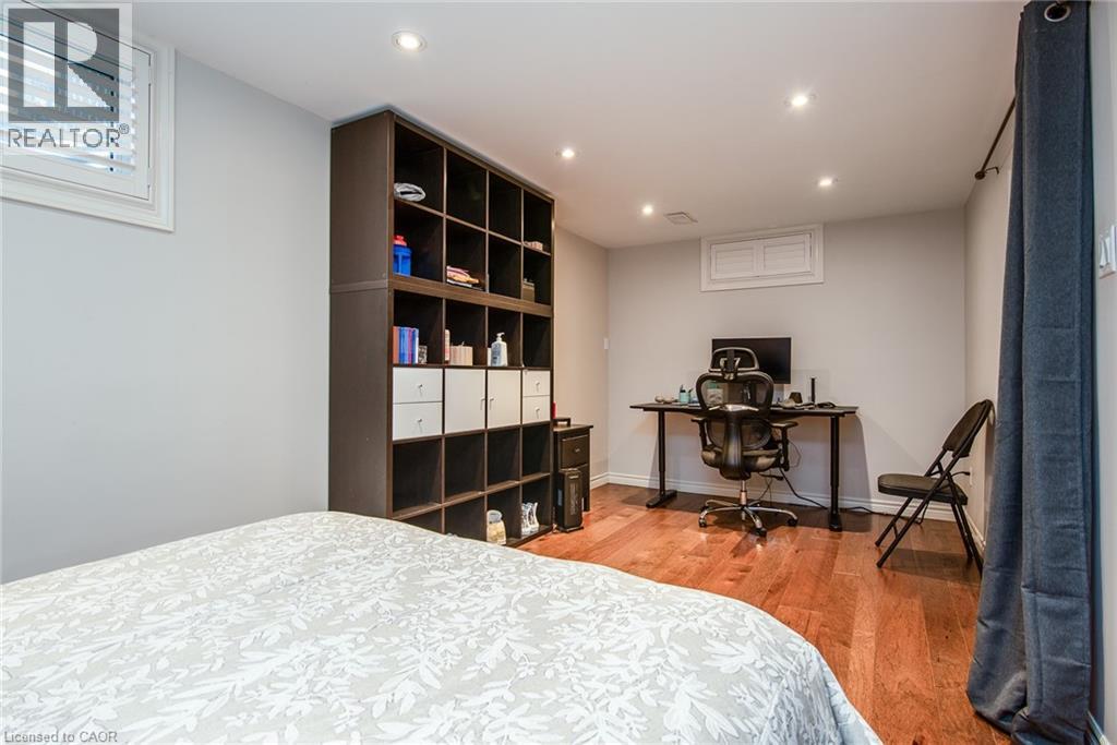 












236 DARTMOOR Crescent

,
Waterloo,




Ontario
N2K2S9

