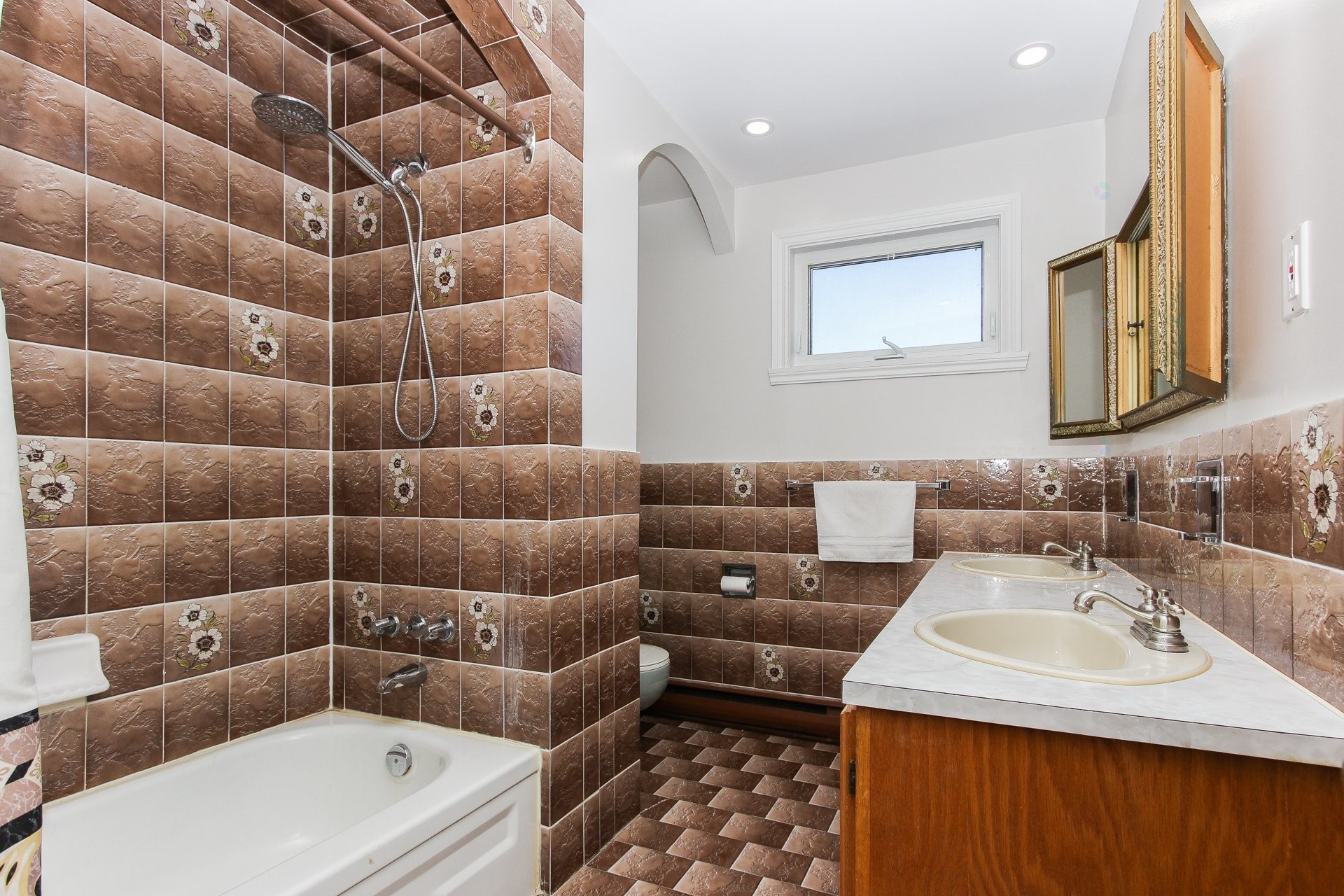 









5103


Rue Campbell

,
Laval (Chomedey),




QC
H7W4Y5

