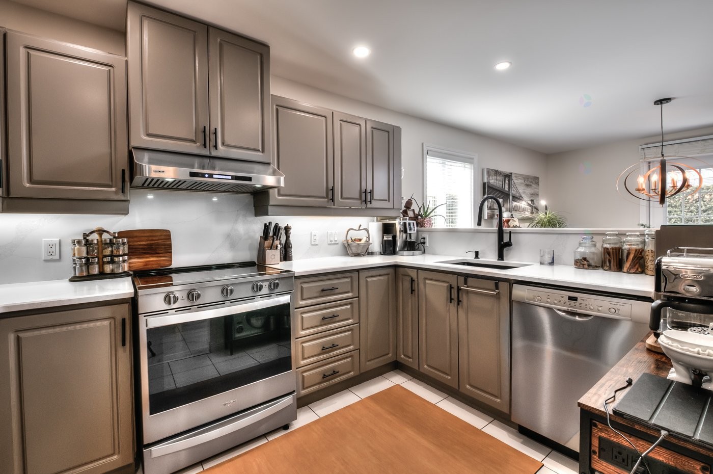 









96


Rue Mansart

,
Saint-Jean-sur-Richelieu,




QC
J2W1L3

