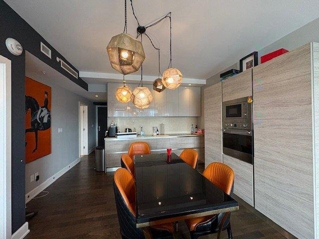 









1310


Boul. René-Lévesque O.

, 2502,
Montréal (Ville-Marie),




QC
H3G0B8

