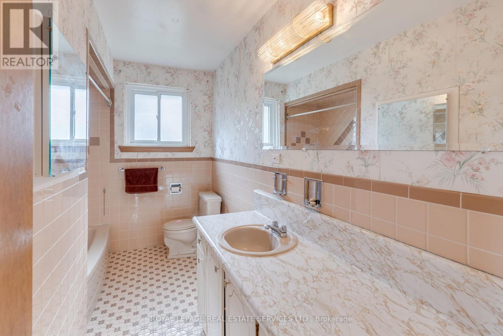 












29 DOVERWOOD COURT

,
Toronto,




Ontario
M2M2G6

