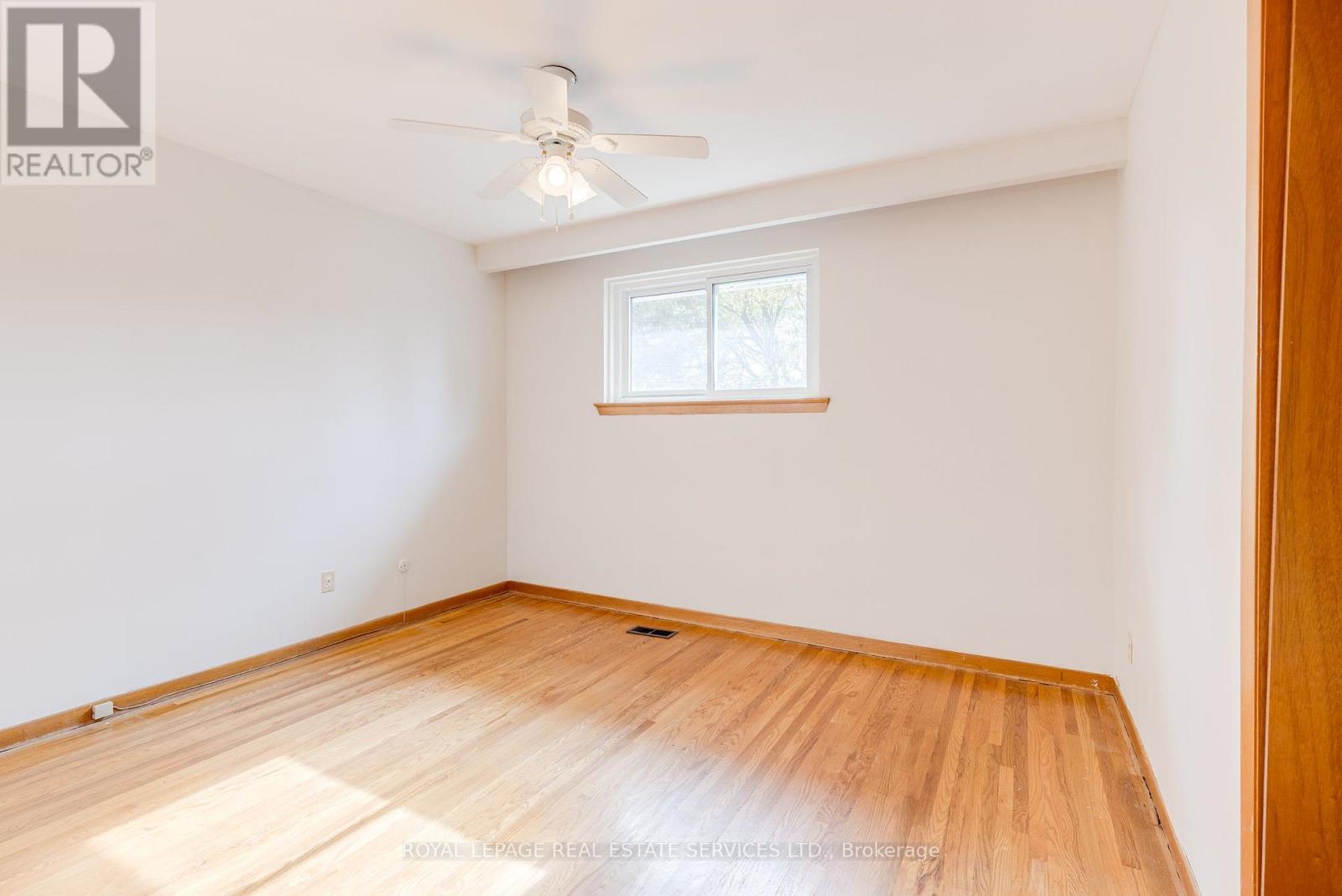 












29 DOVERWOOD COURT

,
Toronto,




Ontario
M2M2G6

