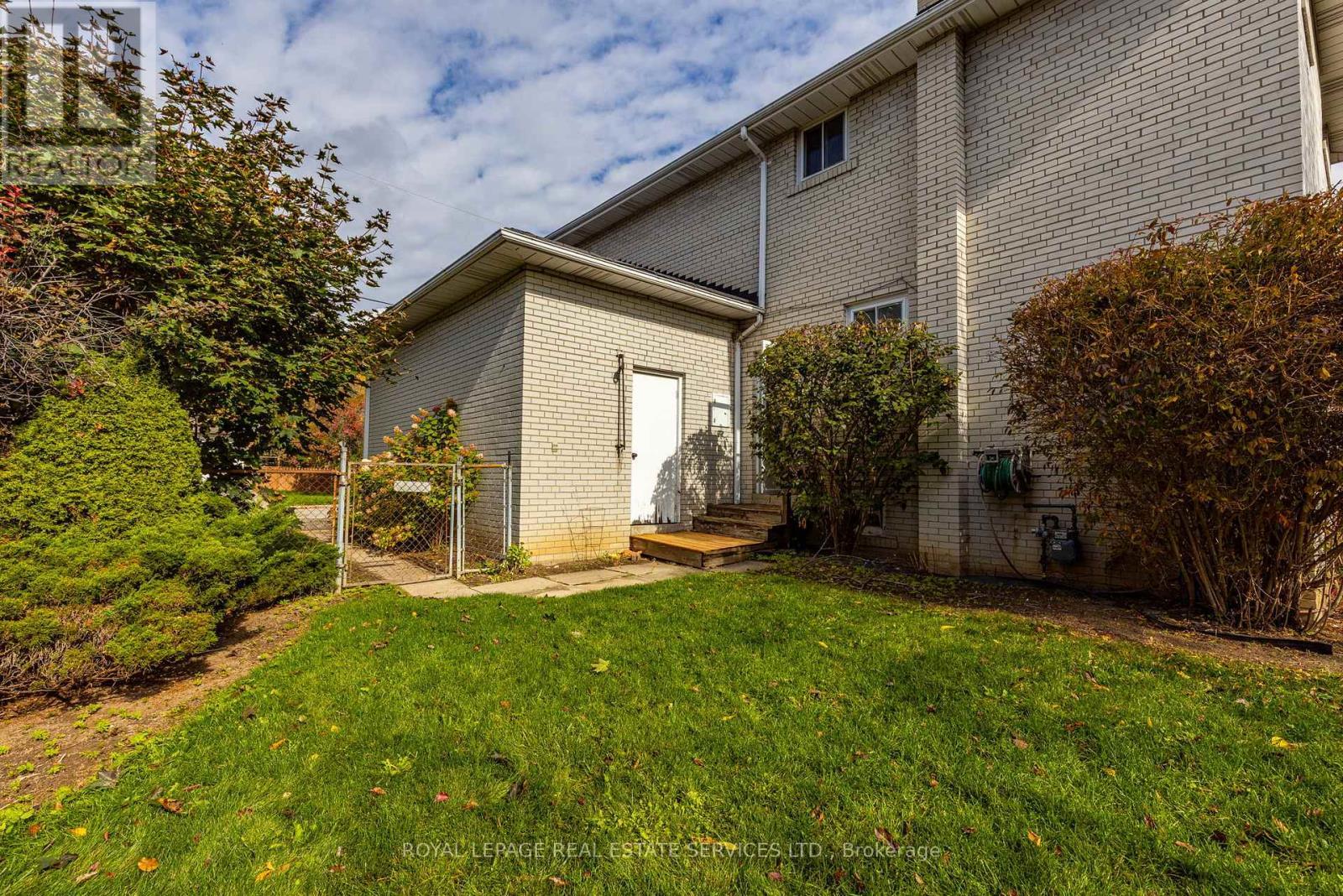 












29 DOVERWOOD COURT

,
Toronto,




Ontario
M2M2G6

