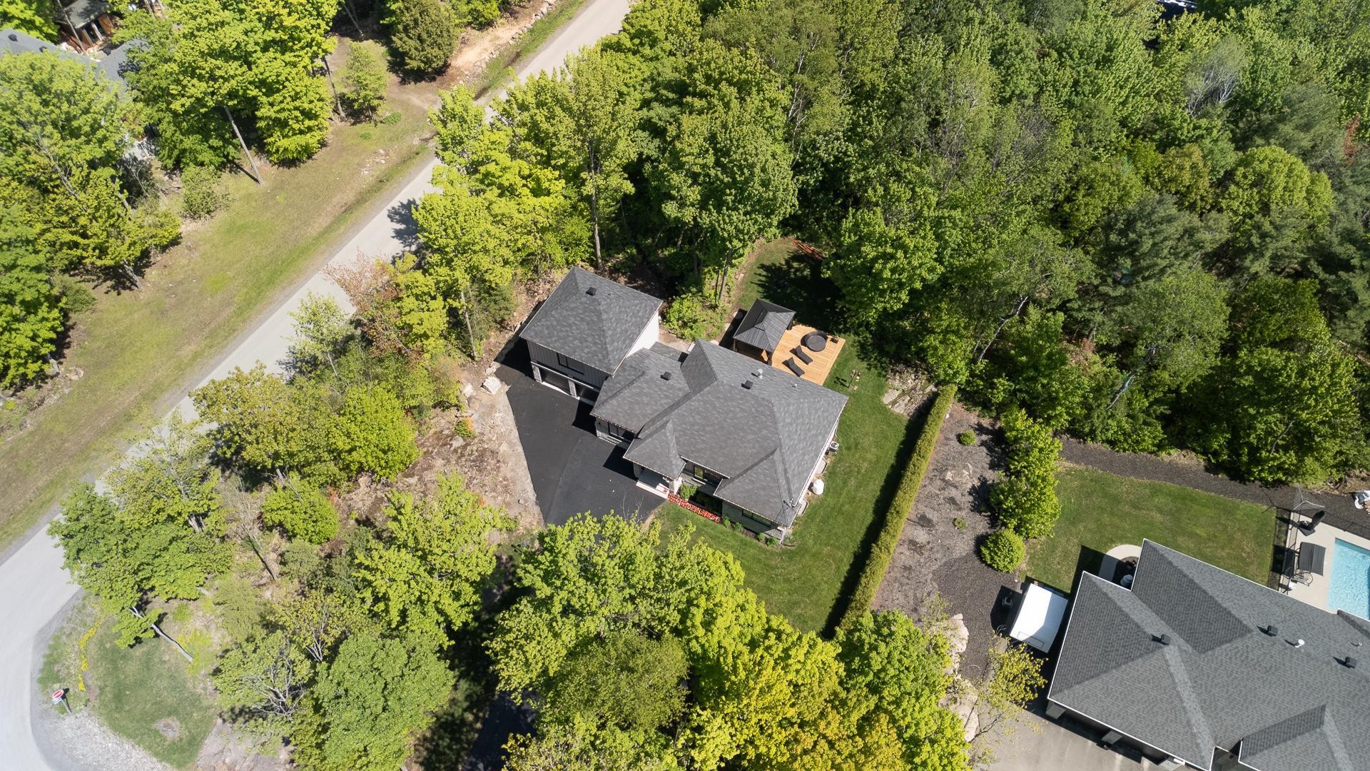 









275


Rue des Grands-Pics

,
Saint-Colomban,




QC
J5K0H7

