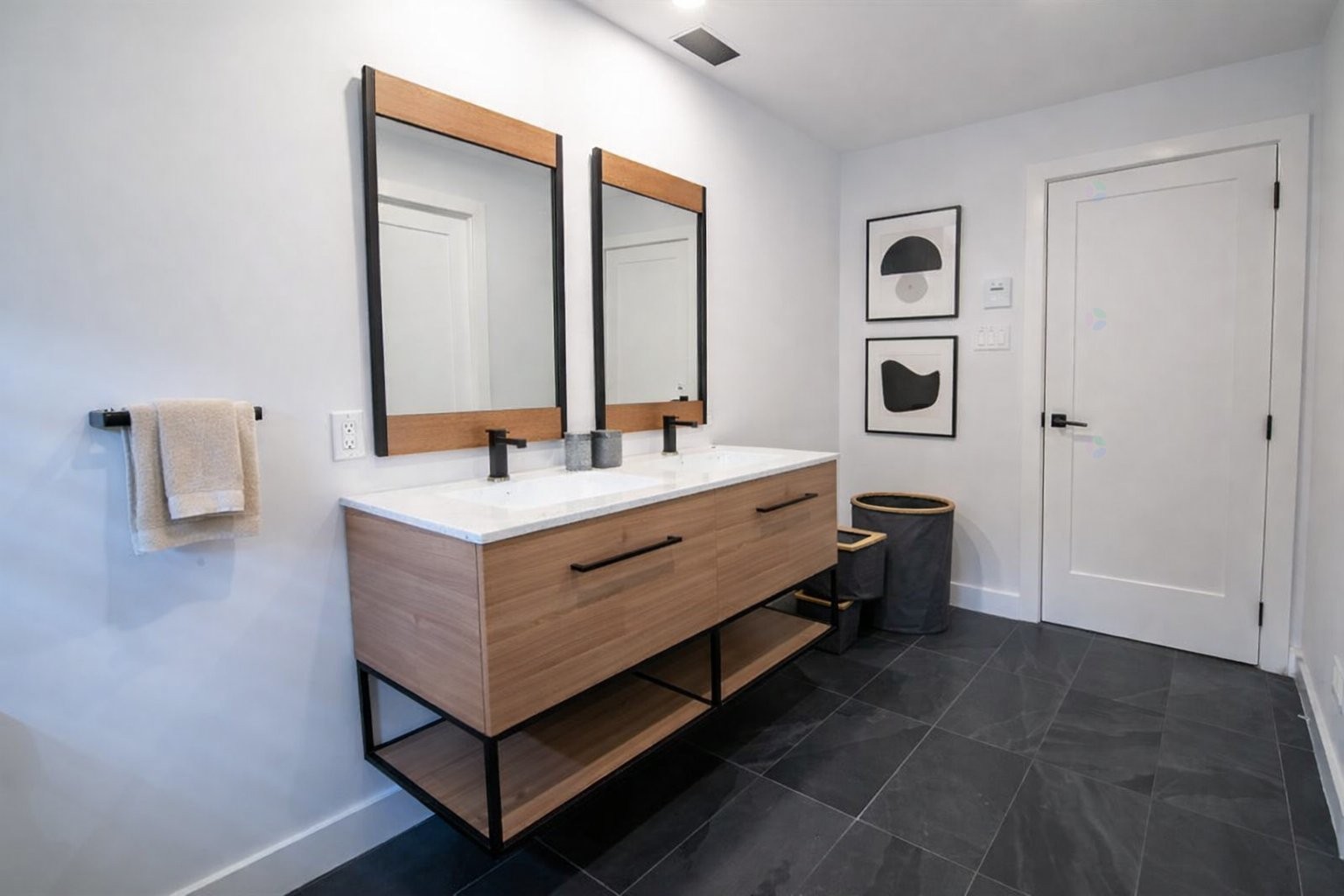 









275


Rue des Grands-Pics

,
Saint-Colomban,




QC
J5K0H7

