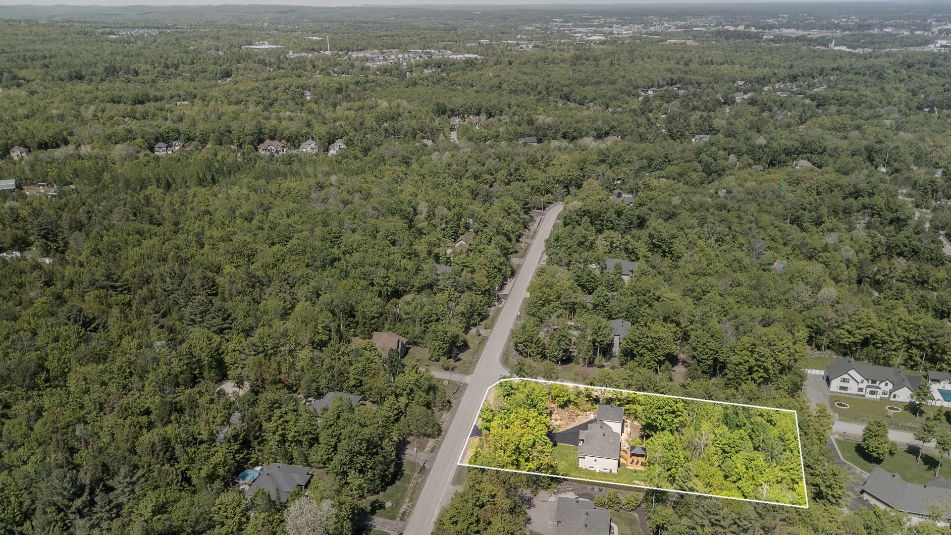 









275


Rue des Grands-Pics

,
Saint-Colomban,




QC
J5K0H7

