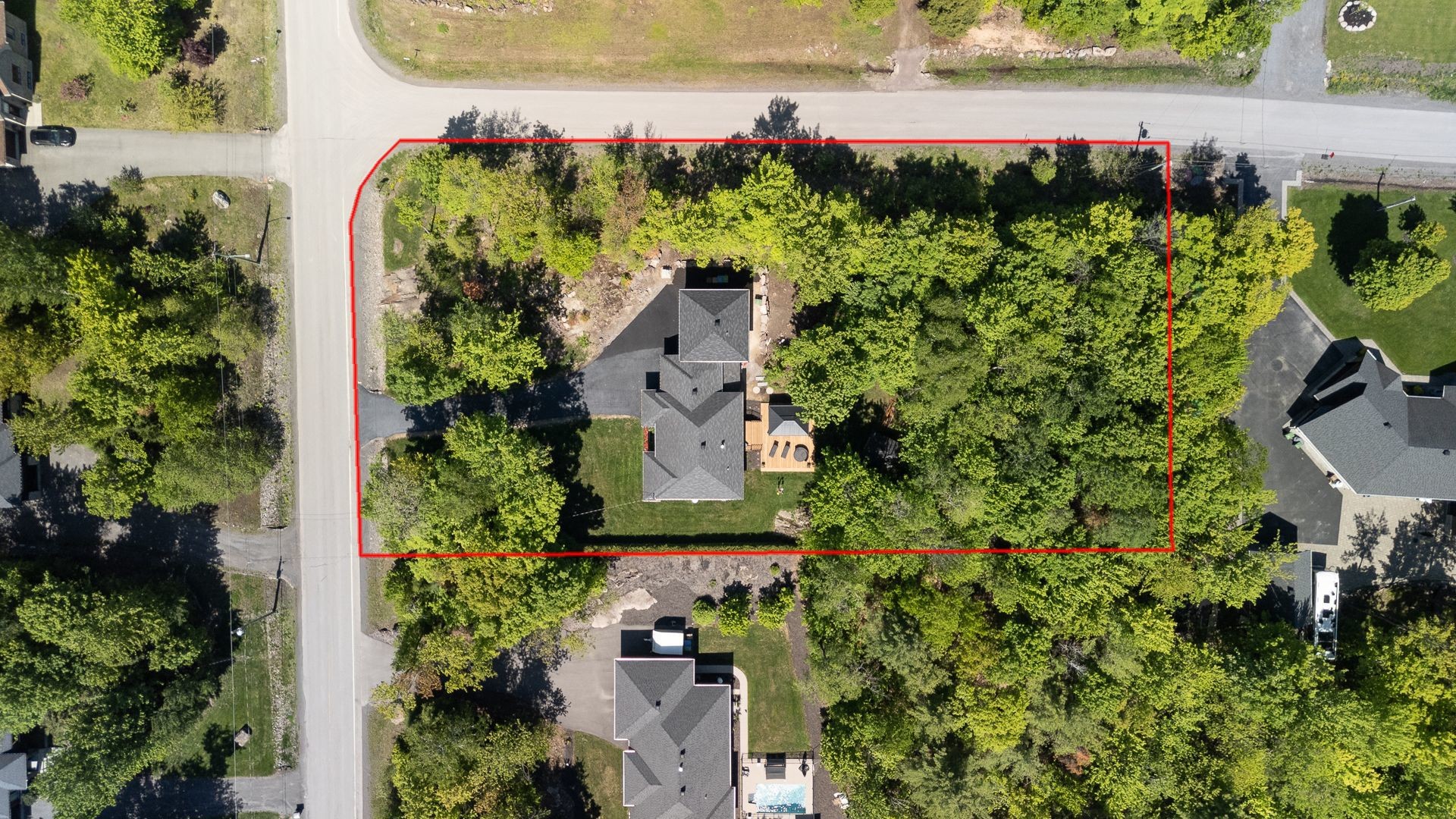 









275


Rue des Grands-Pics

,
Saint-Colomban,




QC
J5K0H7

