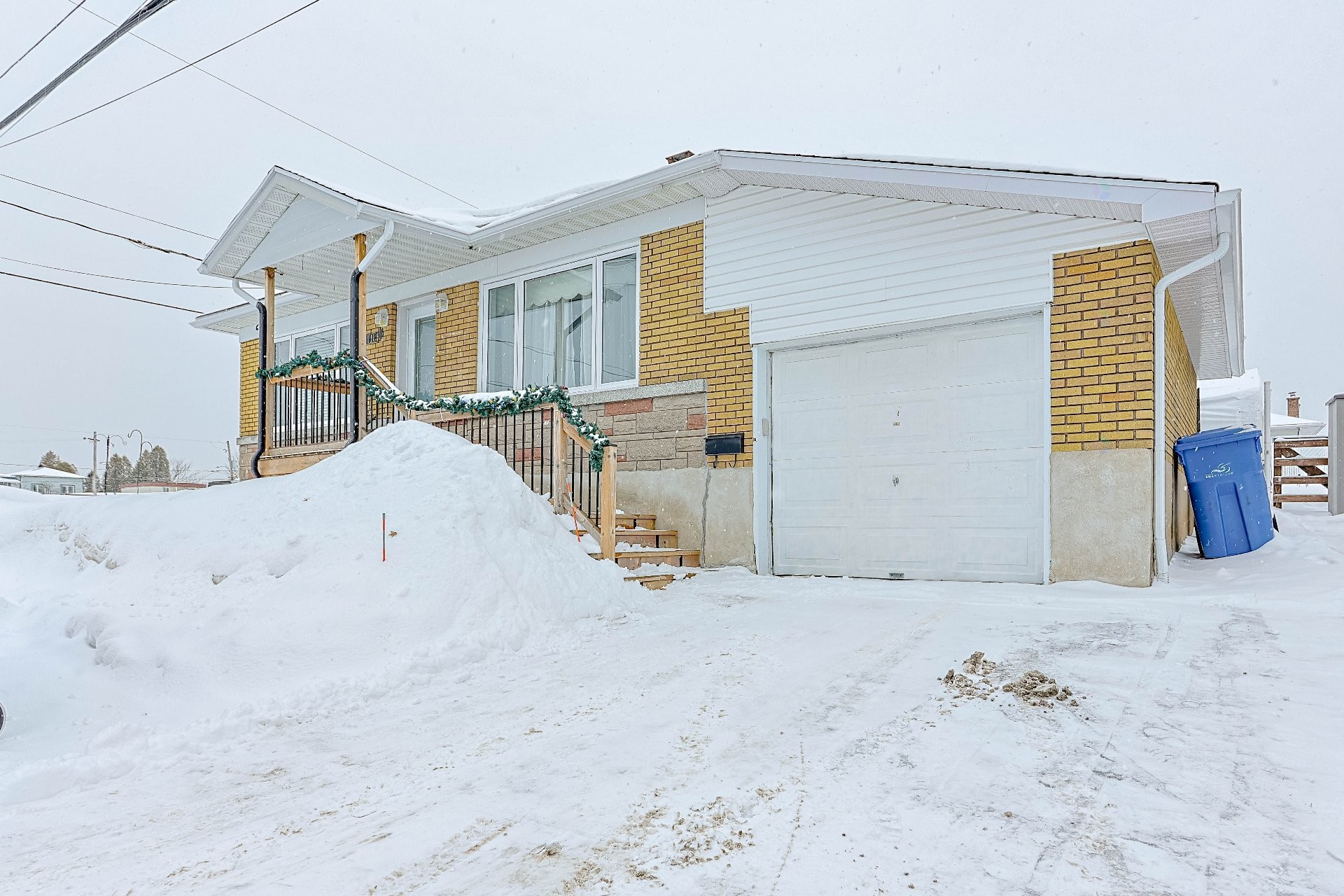









1011


12e Rue

,
Shawinigan,




QC
G9T4B6

