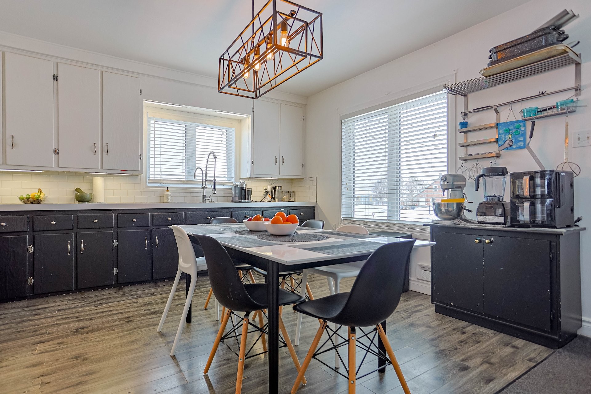 









1011


12e Rue

,
Shawinigan,




QC
G9T4B6

