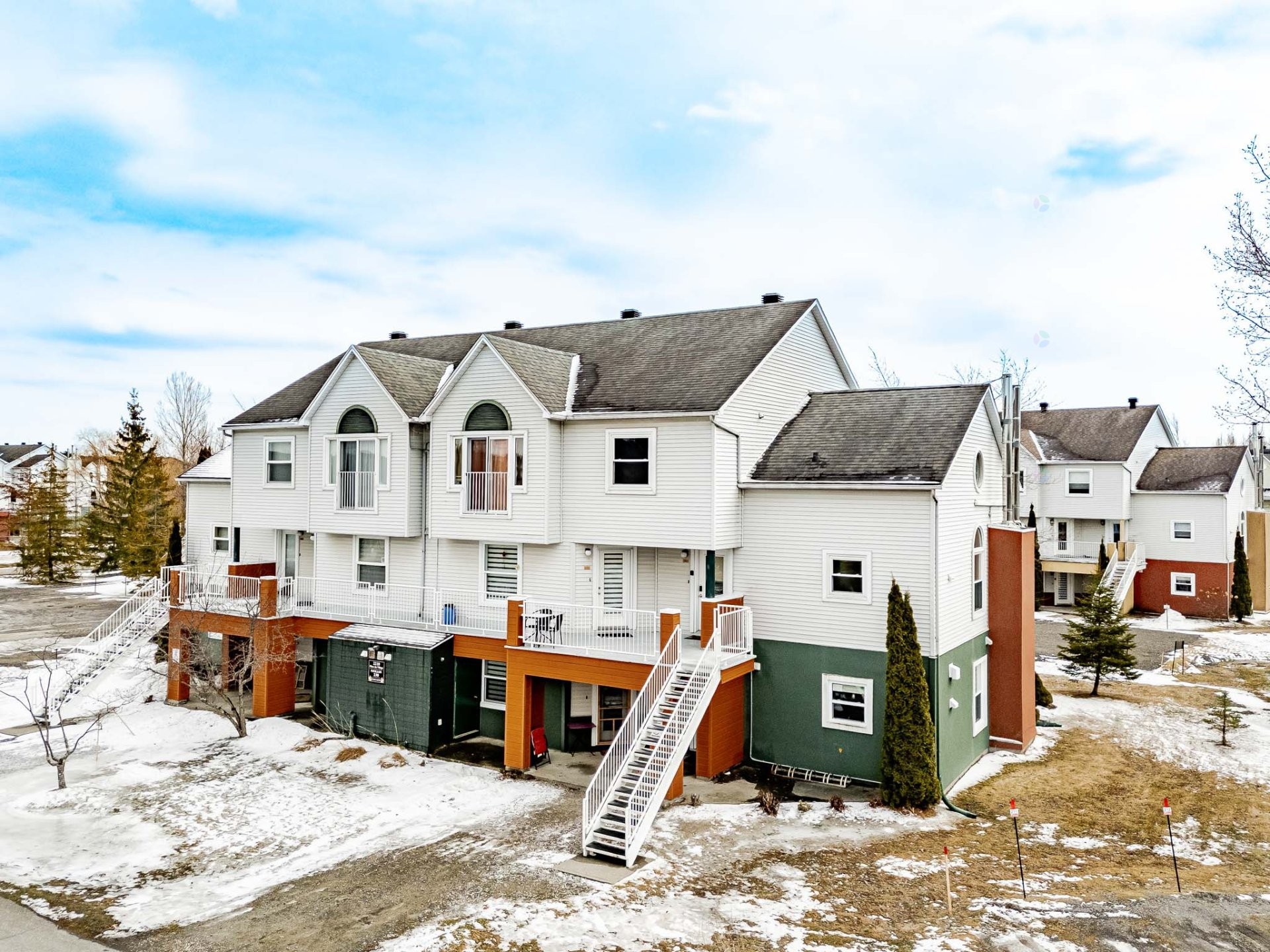 









2210


Place du Village

, 234,
Magog,




QC
J1X5Z2

