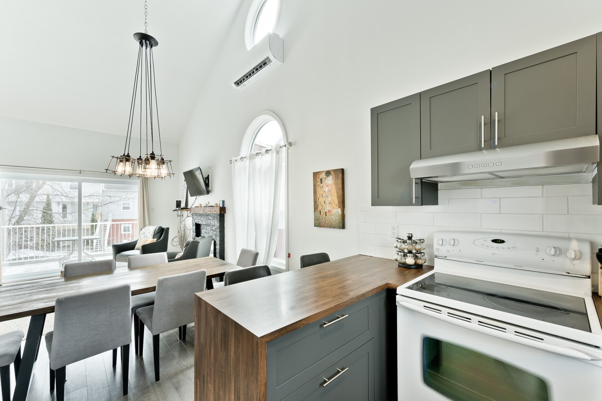 









2210


Place du Village

, 234,
Magog,




QC
J1X5Z2

