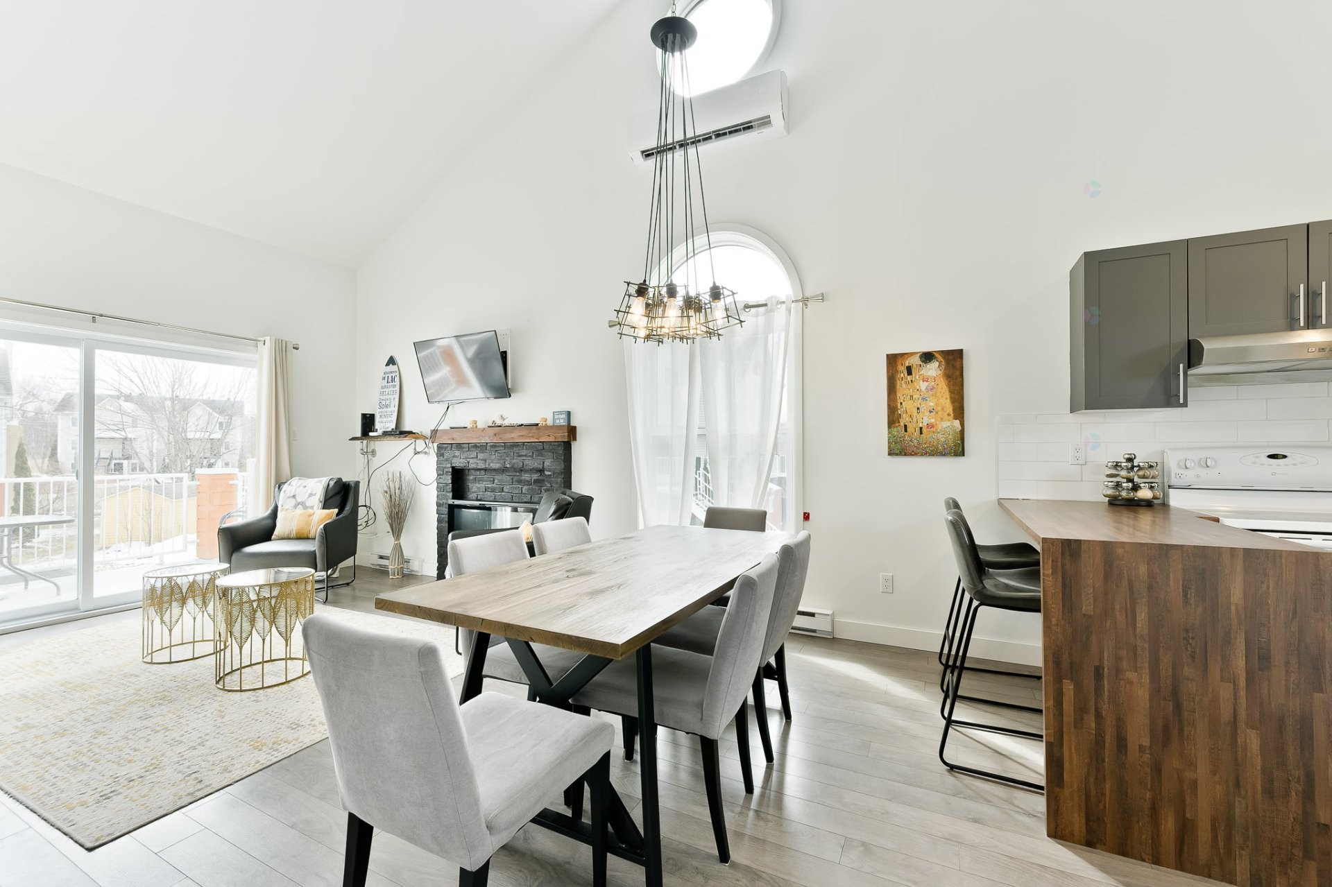 









2210


Place du Village

, 234,
Magog,




QC
J1X5Z2

