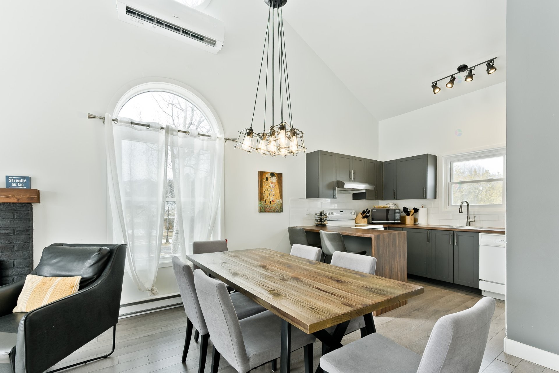 









2210


Place du Village

, 234,
Magog,




QC
J1X5Z2

