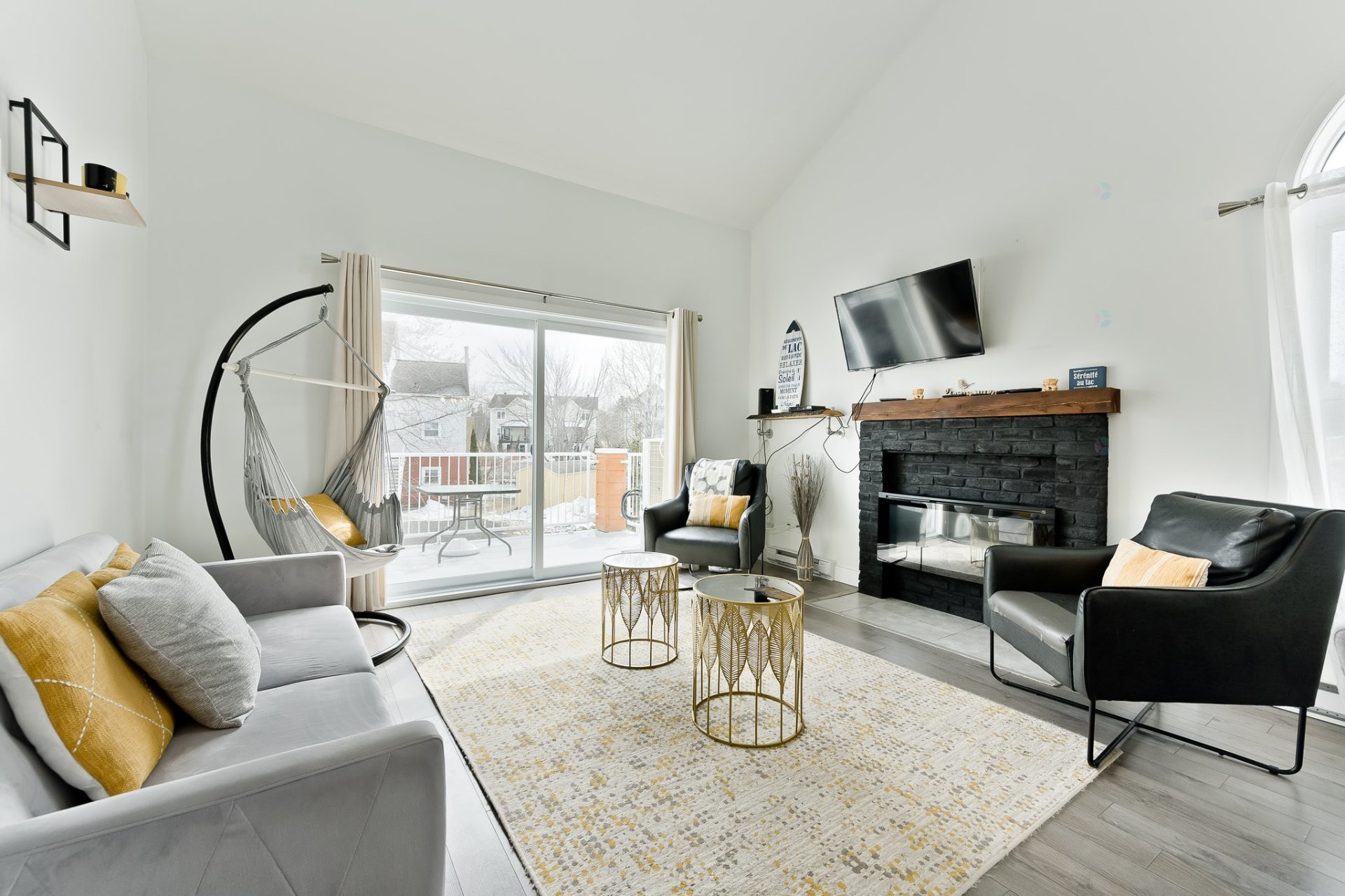 









2210


Place du Village

, 234,
Magog,




QC
J1X5Z2

