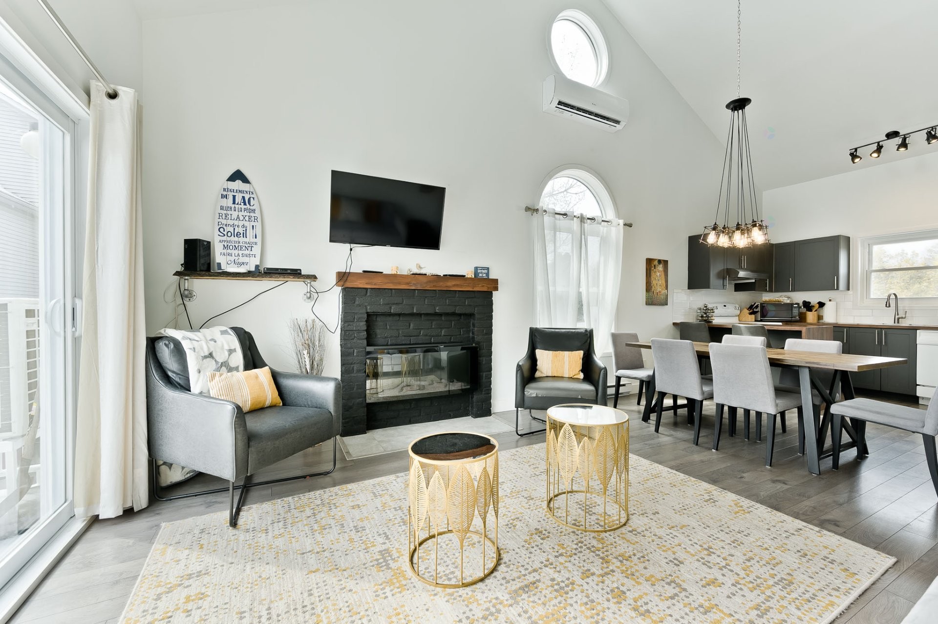 









2210


Place du Village

, 234,
Magog,




QC
J1X5Z2

