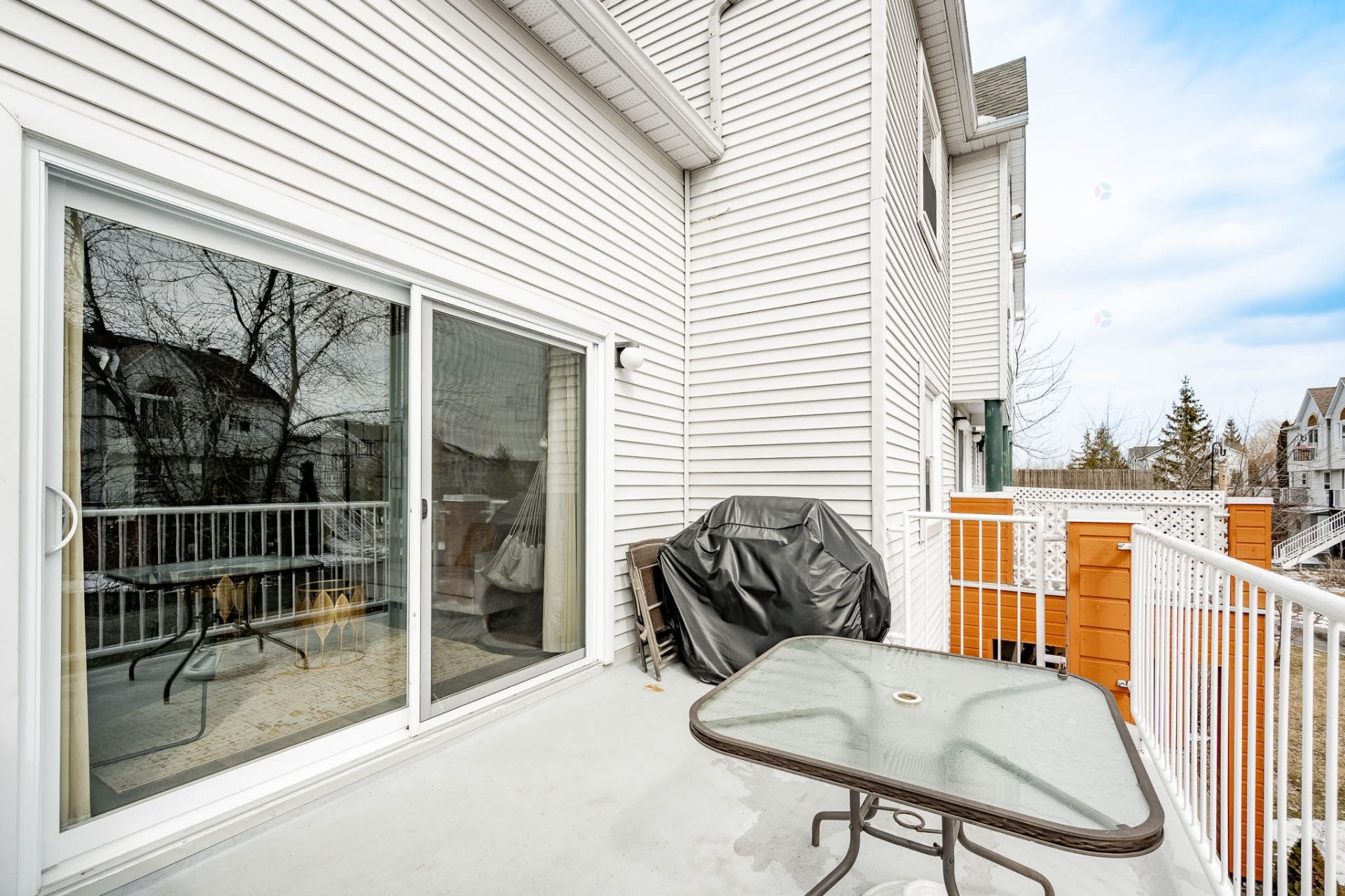 









2210


Place du Village

, 234,
Magog,




QC
J1X5Z2


