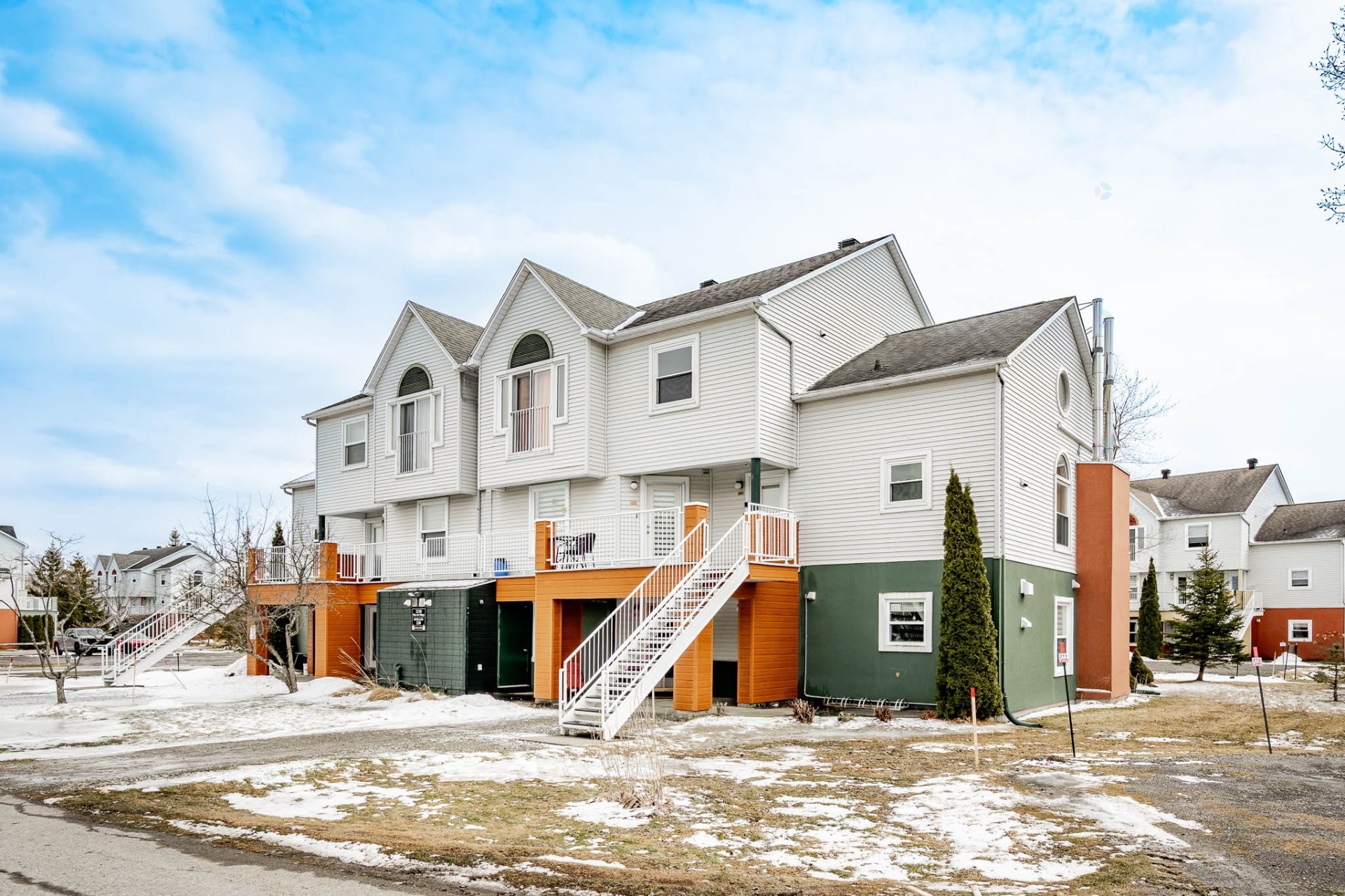 









2210


Place du Village

, 234,
Magog,




QC
J1X5Z2

