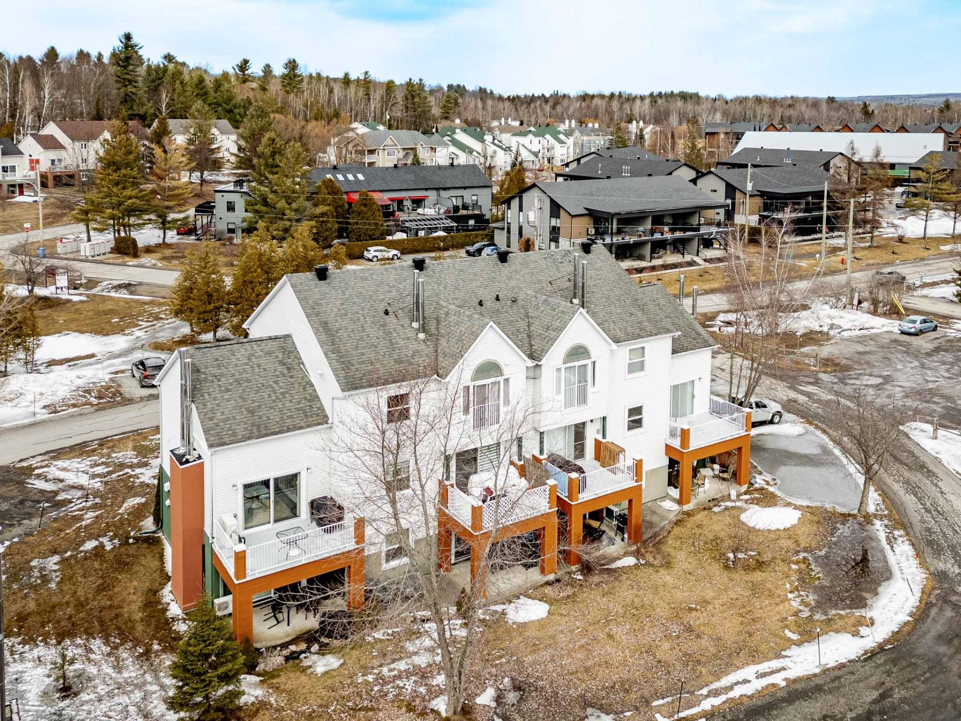 









2210


Place du Village

, 234,
Magog,




QC
J1X5Z2

