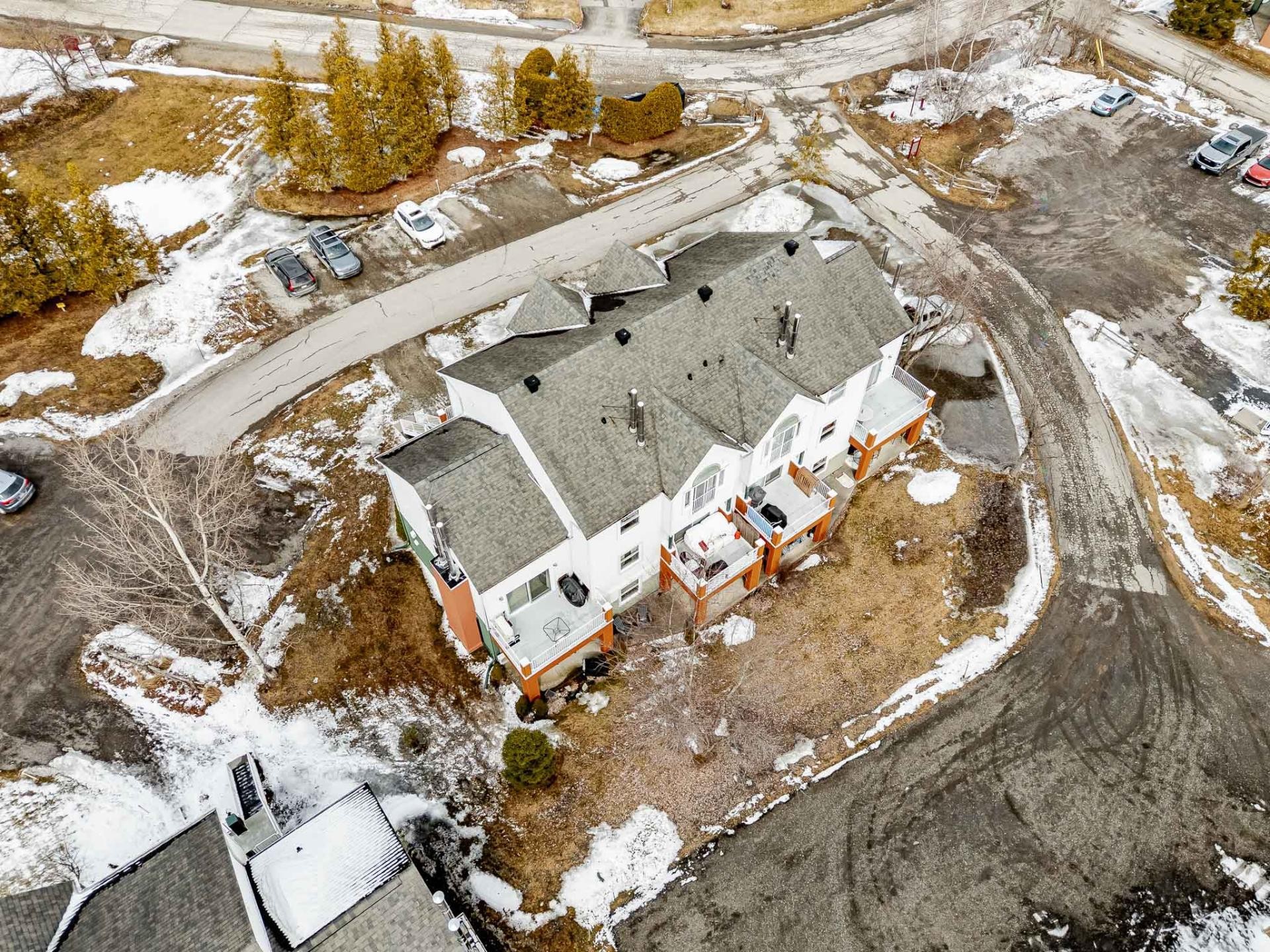 









2210


Place du Village

, 234,
Magog,




QC
J1X5Z2

