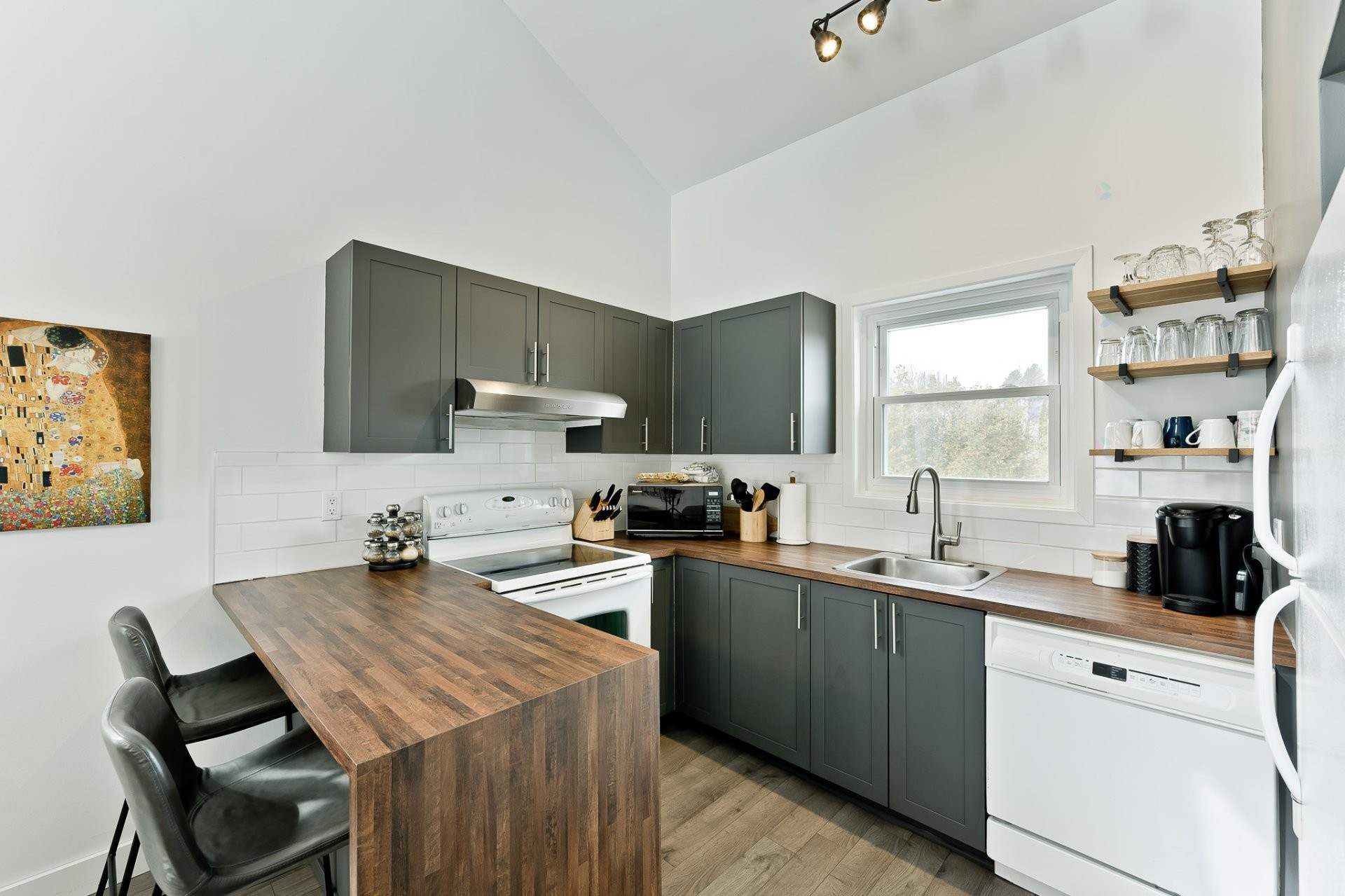 









2210


Place du Village

, 234,
Magog,




QC
J1X5Z2


