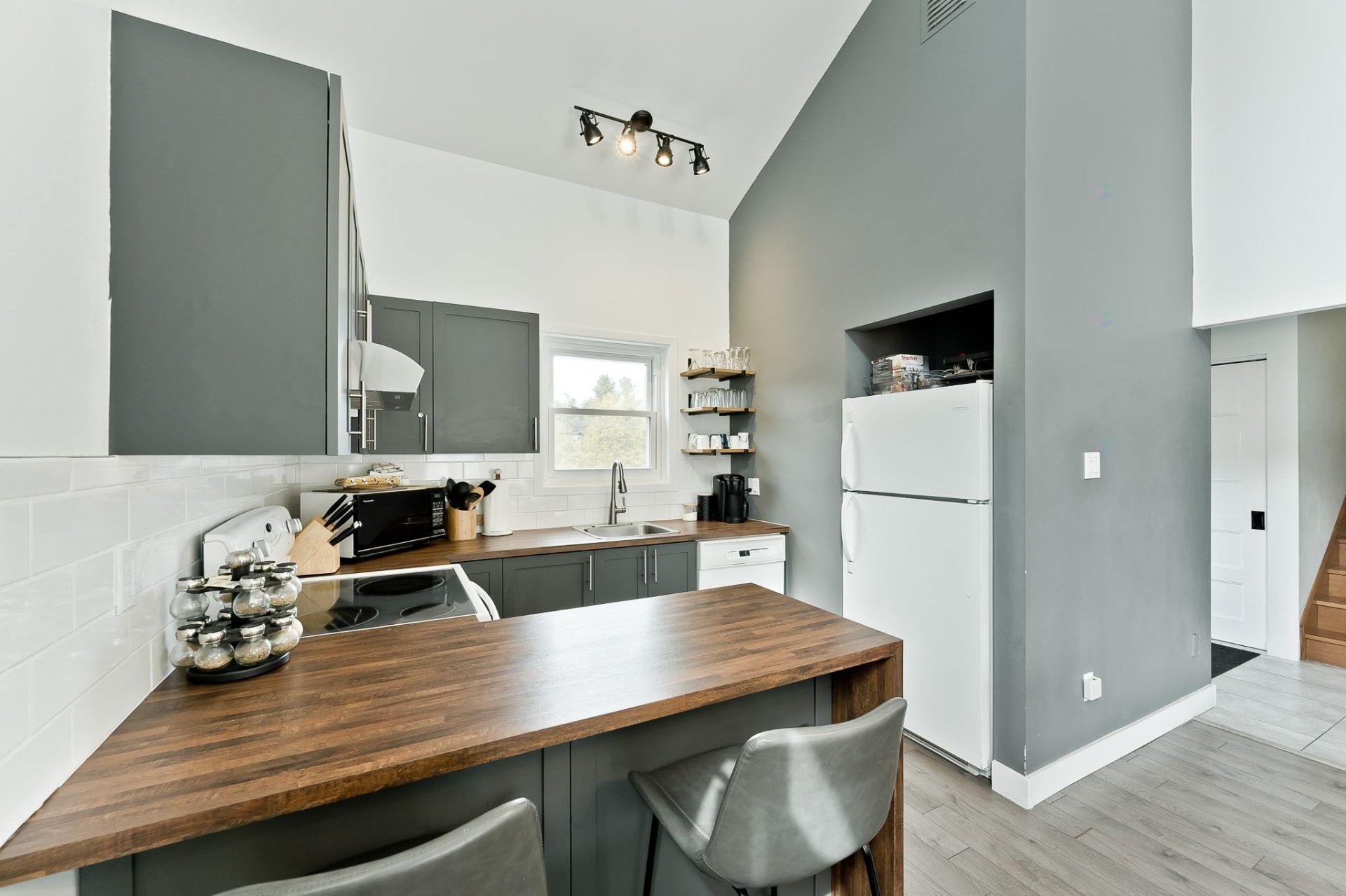 









2210


Place du Village

, 234,
Magog,




QC
J1X5Z2

