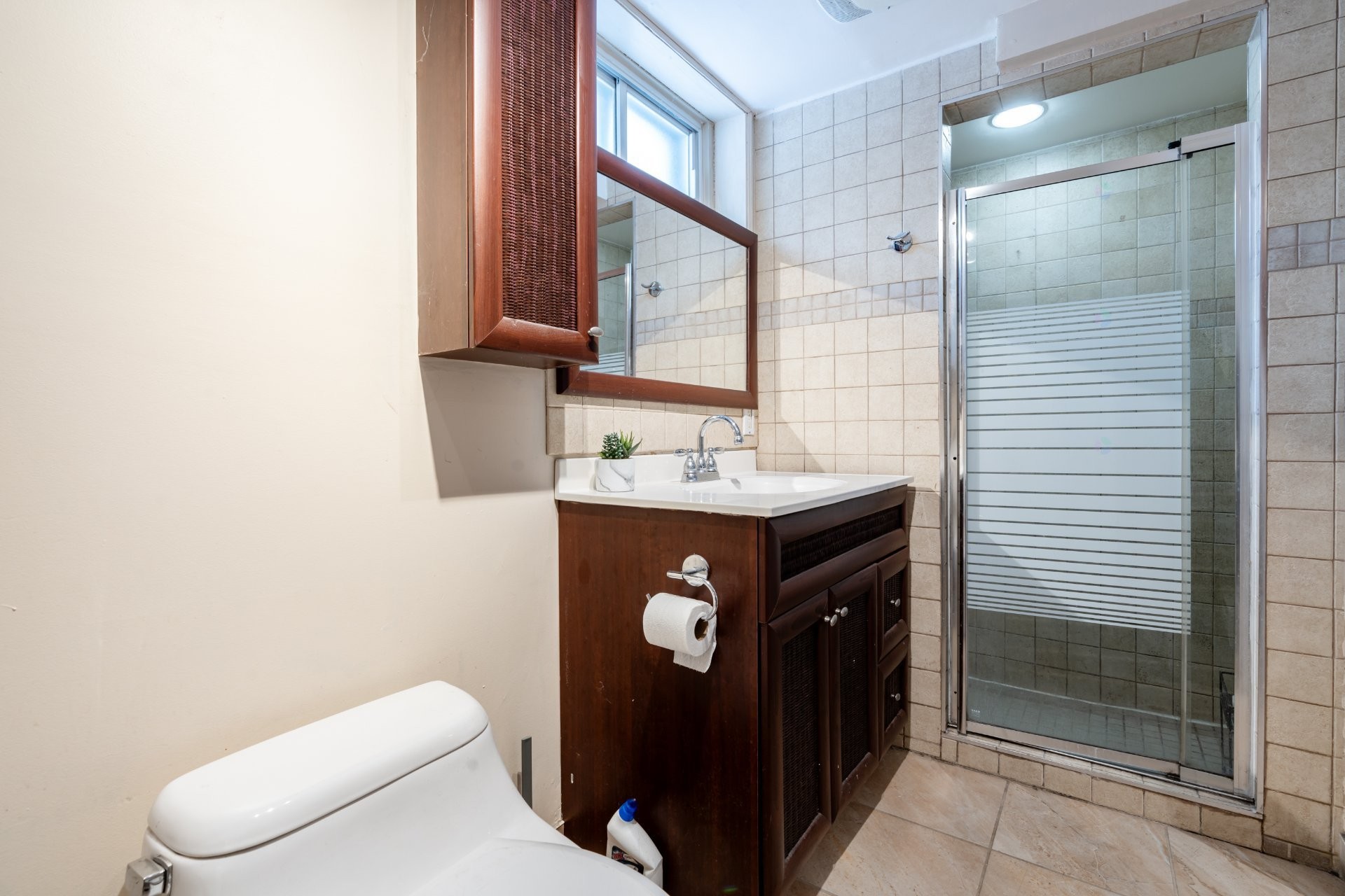 









181


Rue Dufferin

,
Hampstead,




QC
H3X2Y2

