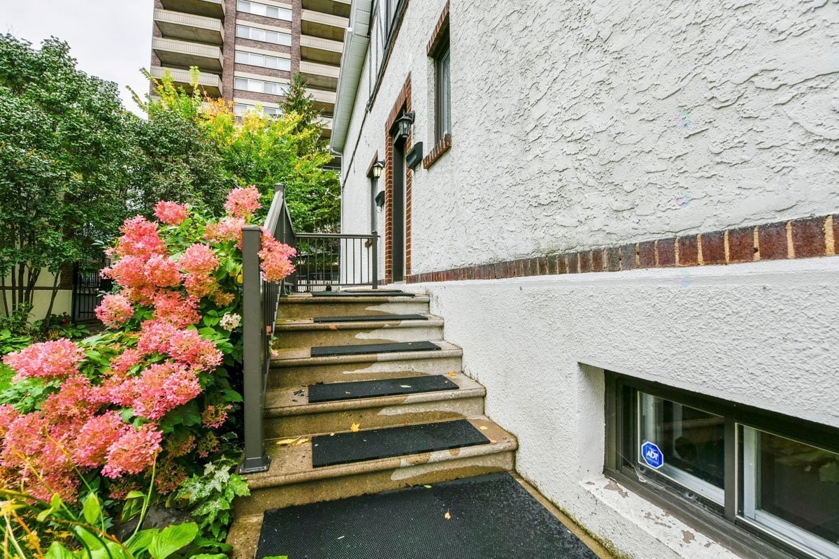 









181


Rue Dufferin

,
Hampstead,




QC
H3X2Y2

