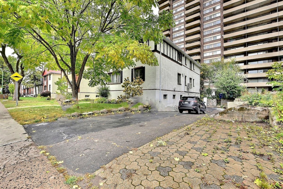 









181


Rue Dufferin

,
Hampstead,




QC
H3X2Y2

