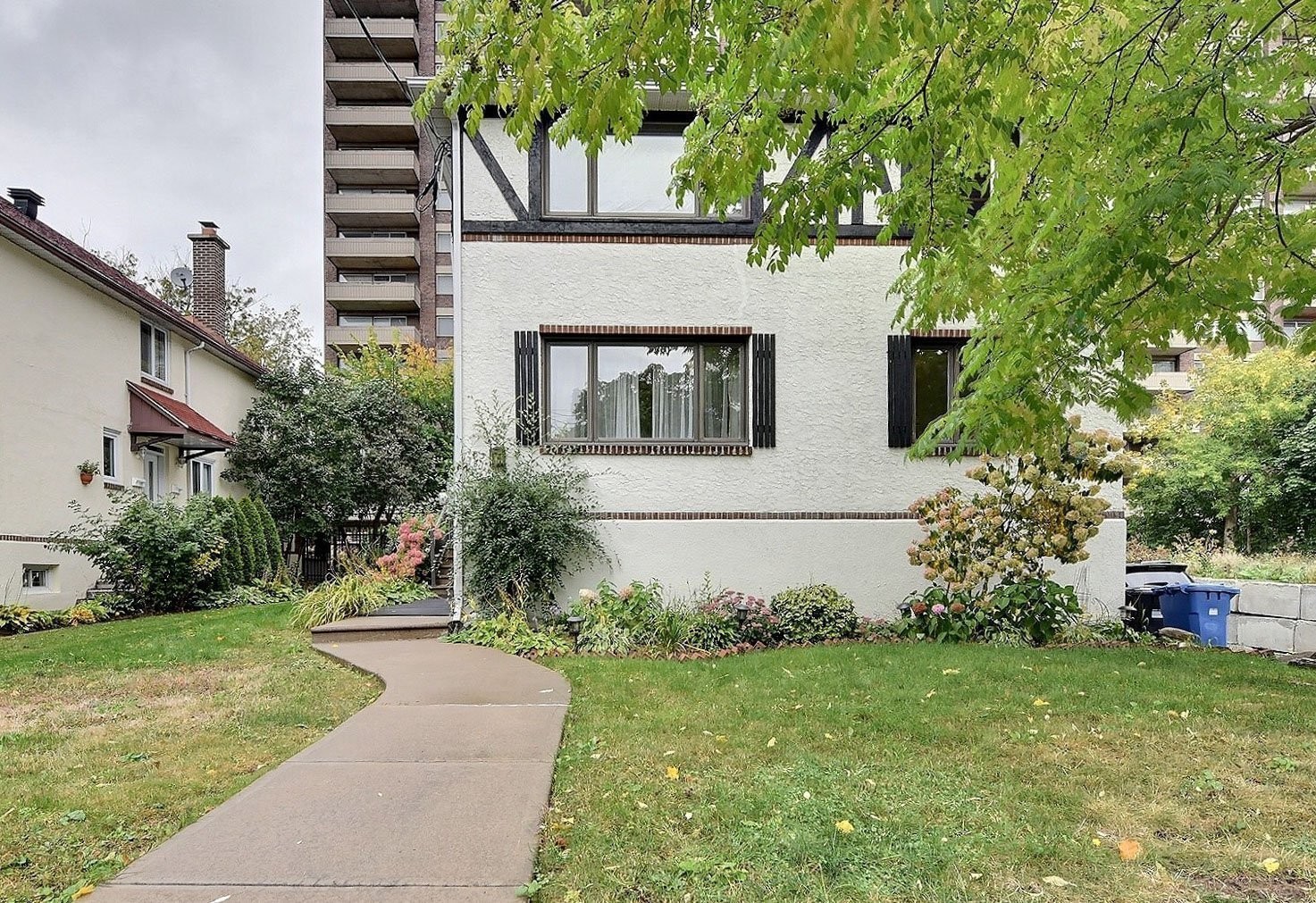 









181


Rue Dufferin

,
Hampstead,




QC
H3X2Y2

