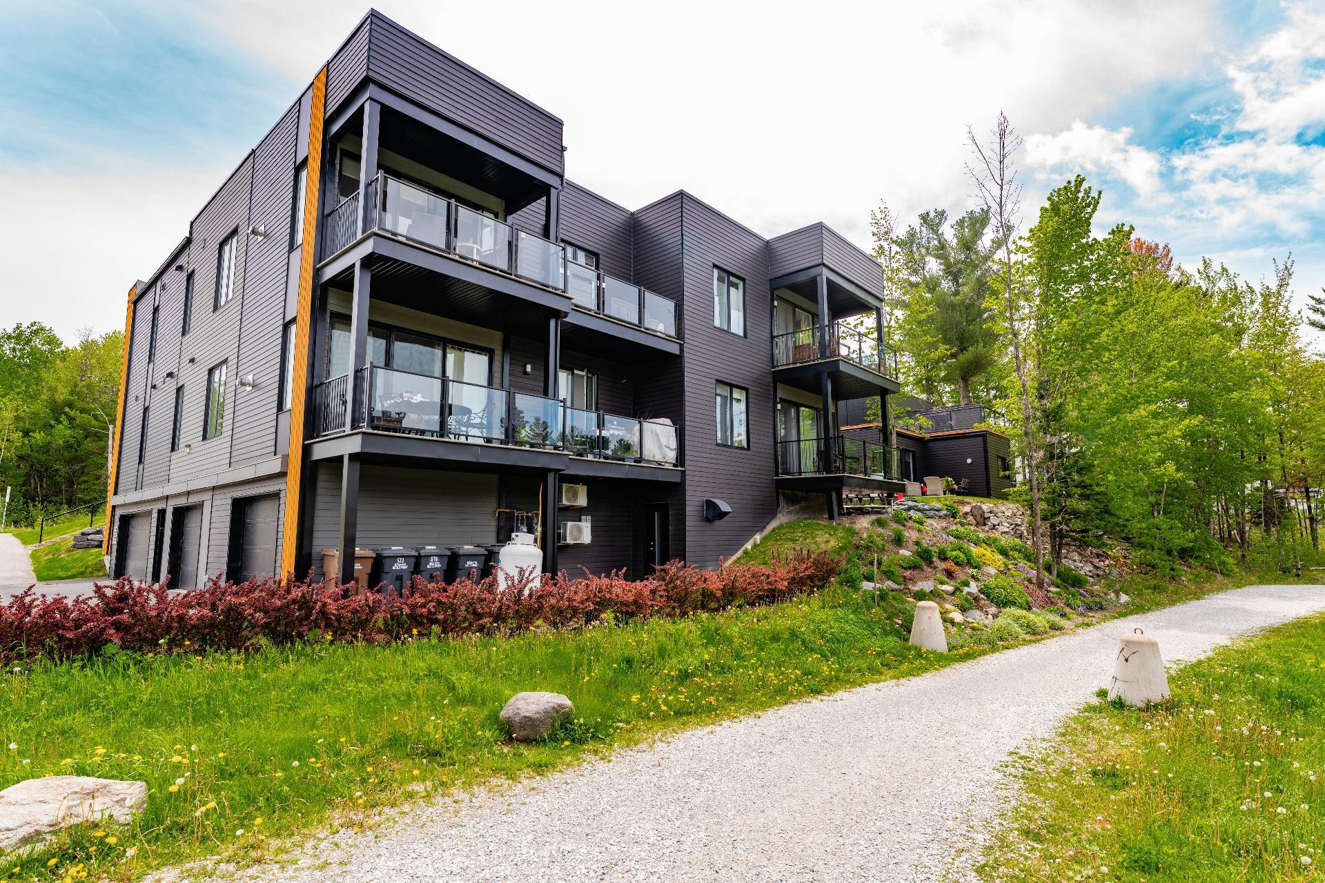 









572

 - 578


Rue du Chardonnay

,
Sherbrooke (Les Nations),




QC
J1L0K1

