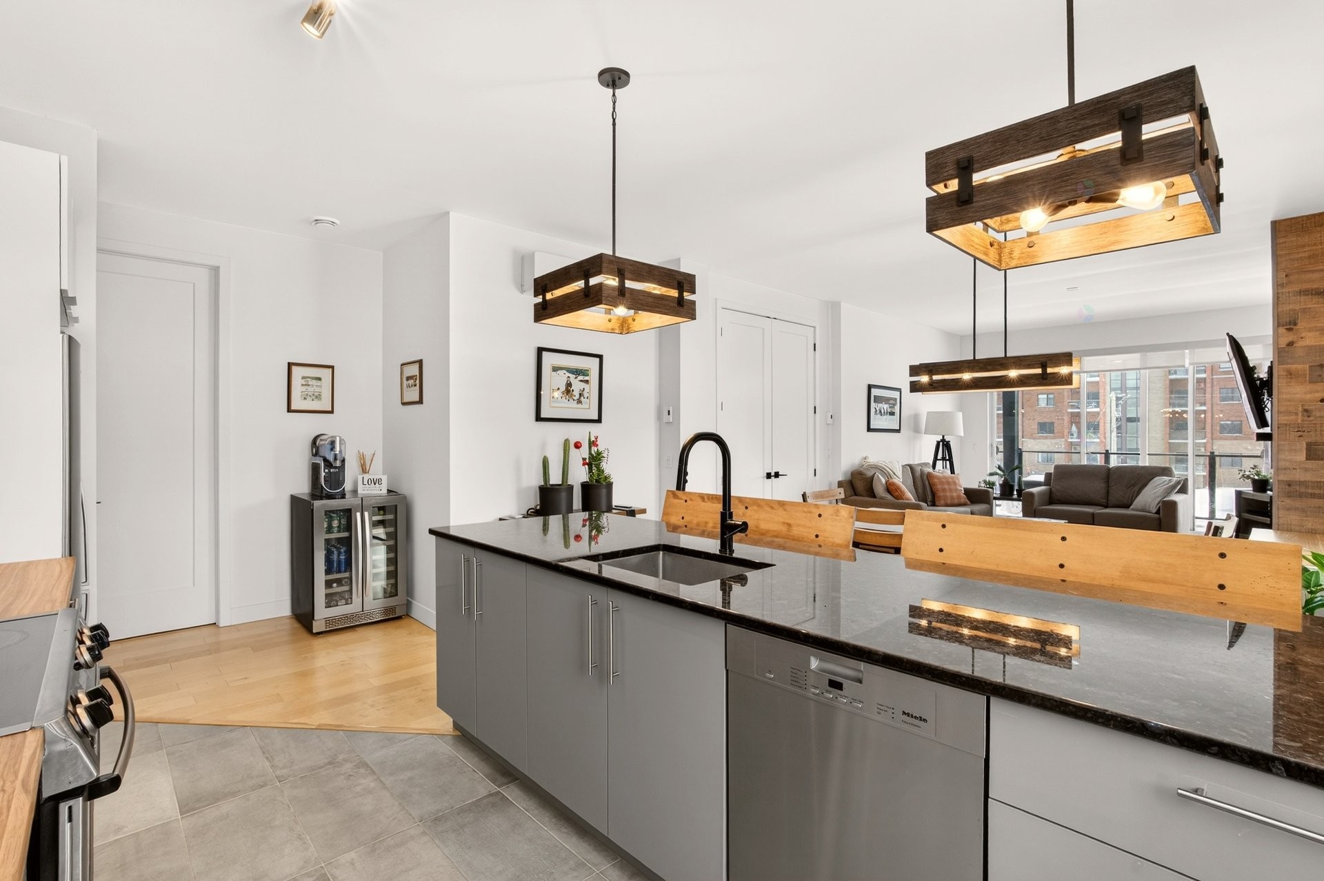 









572

 - 578


Rue du Chardonnay

,
Sherbrooke (Les Nations),




QC
J1L0K1

