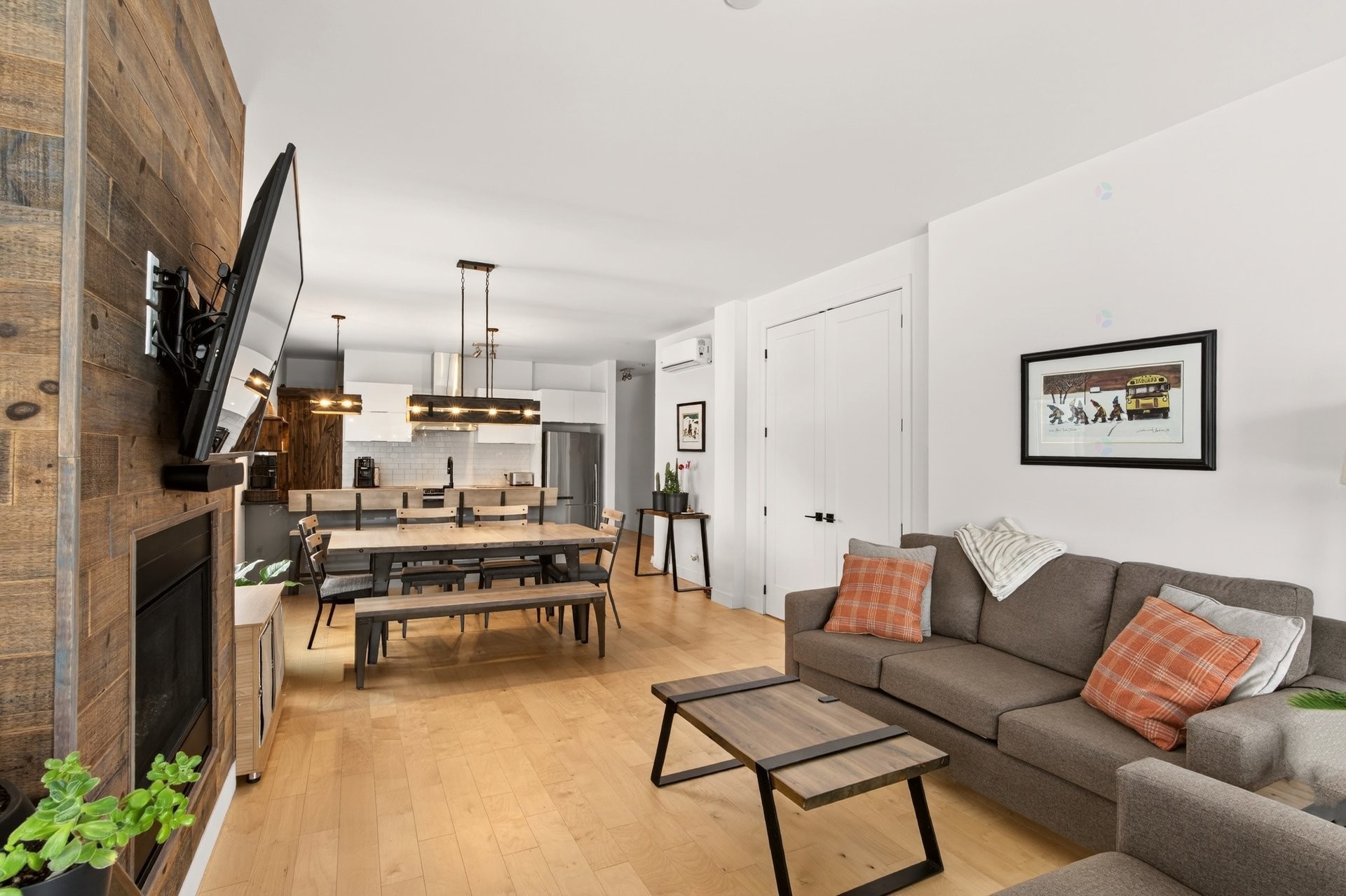 









572

 - 578


Rue du Chardonnay

,
Sherbrooke (Les Nations),




QC
J1L0K1

