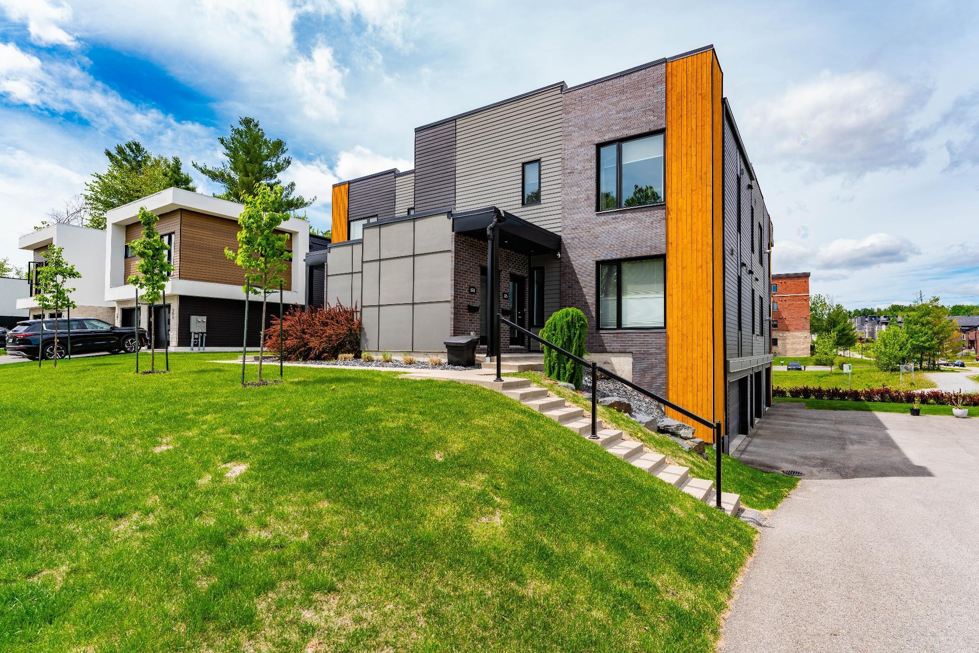 









572

 - 578


Rue du Chardonnay

,
Sherbrooke (Les Nations),




QC
J1L0K1

